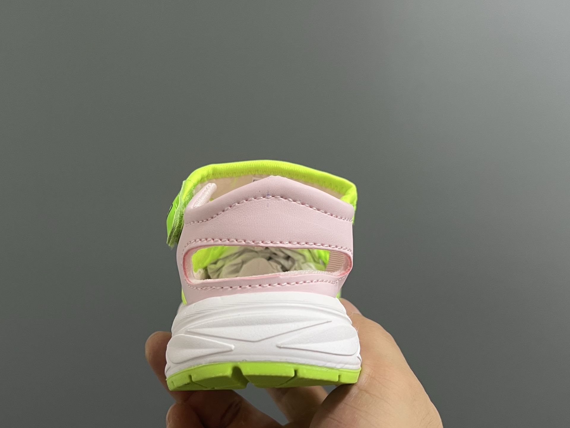 图片[7]-YSS新款夏天儿童网面凉鞋 尺码：22-37码 夏天就要来一双这样的镂空凉鞋🏝️ 镂空网面设计，透气又舒适☁️ 魔术贴穿脱方便✌🏻 原装橡胶大底，耐穿又耐磨✔️-选品中心