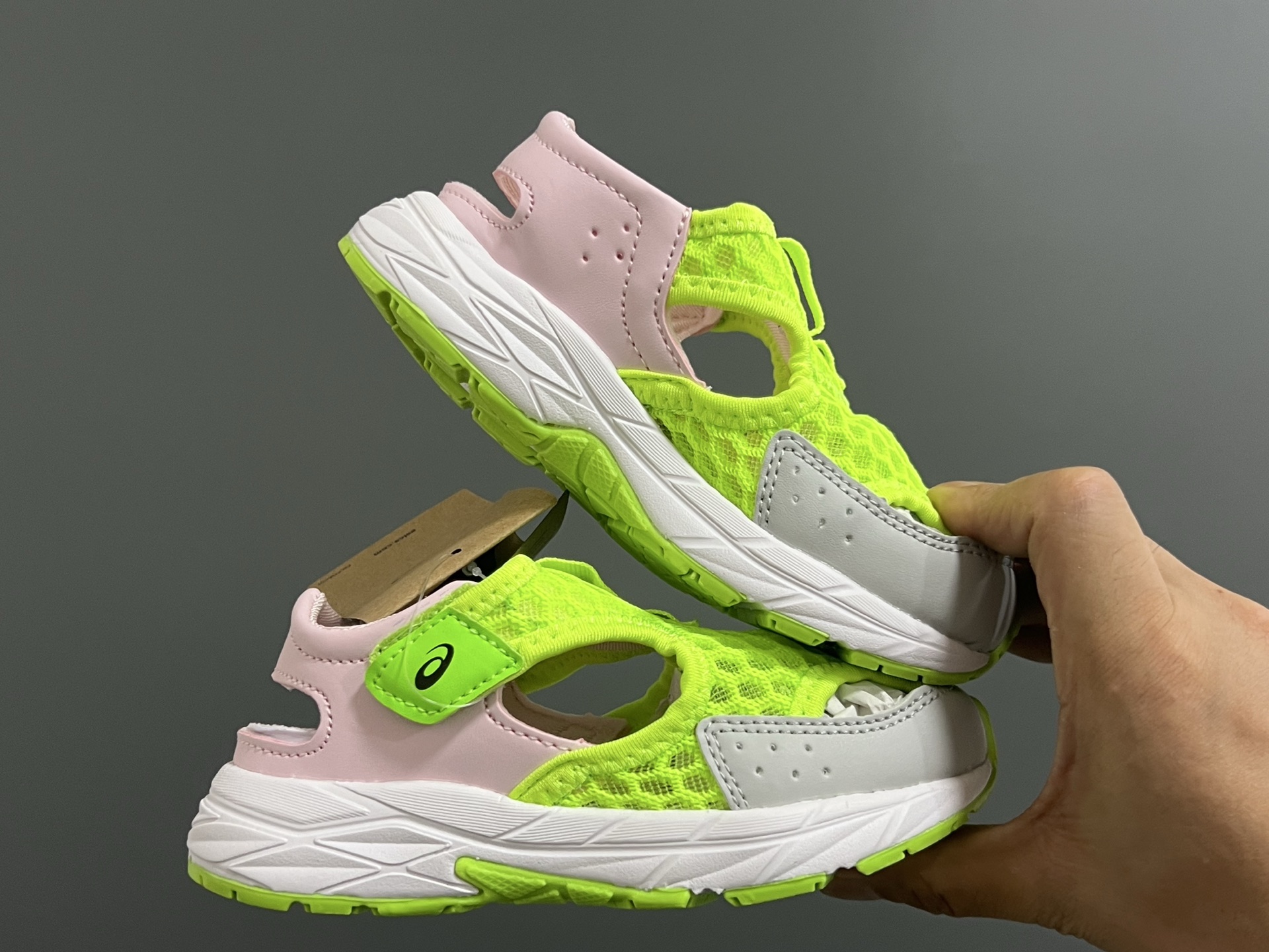 图片[9]-YSS新款夏天儿童网面凉鞋 尺码：22-37码 夏天就要来一双这样的镂空凉鞋🏝️ 镂空网面设计，透气又舒适☁️ 魔术贴穿脱方便✌🏻 原装橡胶大底，耐穿又耐磨✔️-选品中心