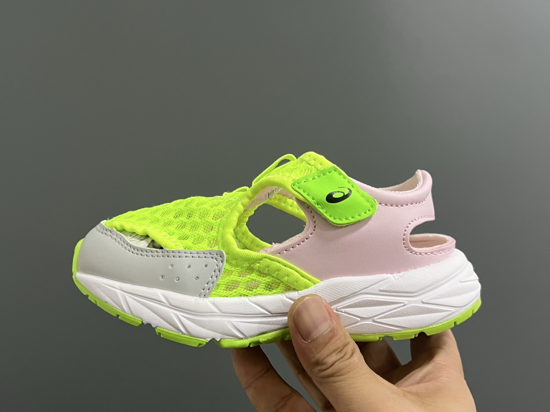 图片[4]-YSS新款夏天儿童网面凉鞋 尺码：22-37码 夏天就要来一双这样的镂空凉鞋🏝️ 镂空网面设计，透气又舒适☁️ 魔术贴穿脱方便✌🏻 原装橡胶大底，耐穿又耐磨✔️-选品中心