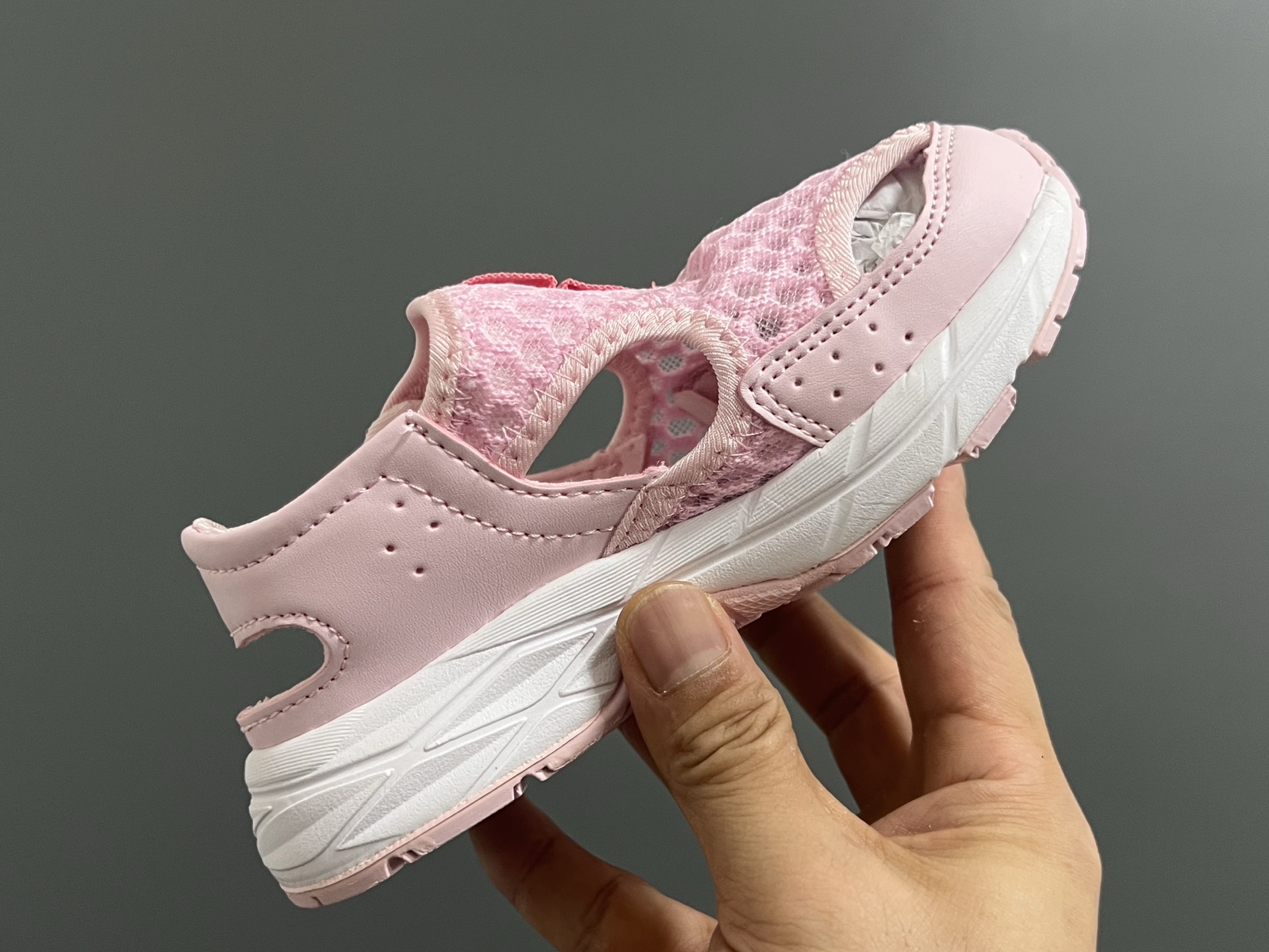 图片[6]-YSS新款夏天儿童网面凉鞋 尺码：22-37码 夏天就要来一双这样的镂空凉鞋🏝️ 镂空网面设计，透气又舒适☁️ 魔术贴穿脱方便✌🏻 原装橡胶大底，耐穿又耐磨✔️-选品中心