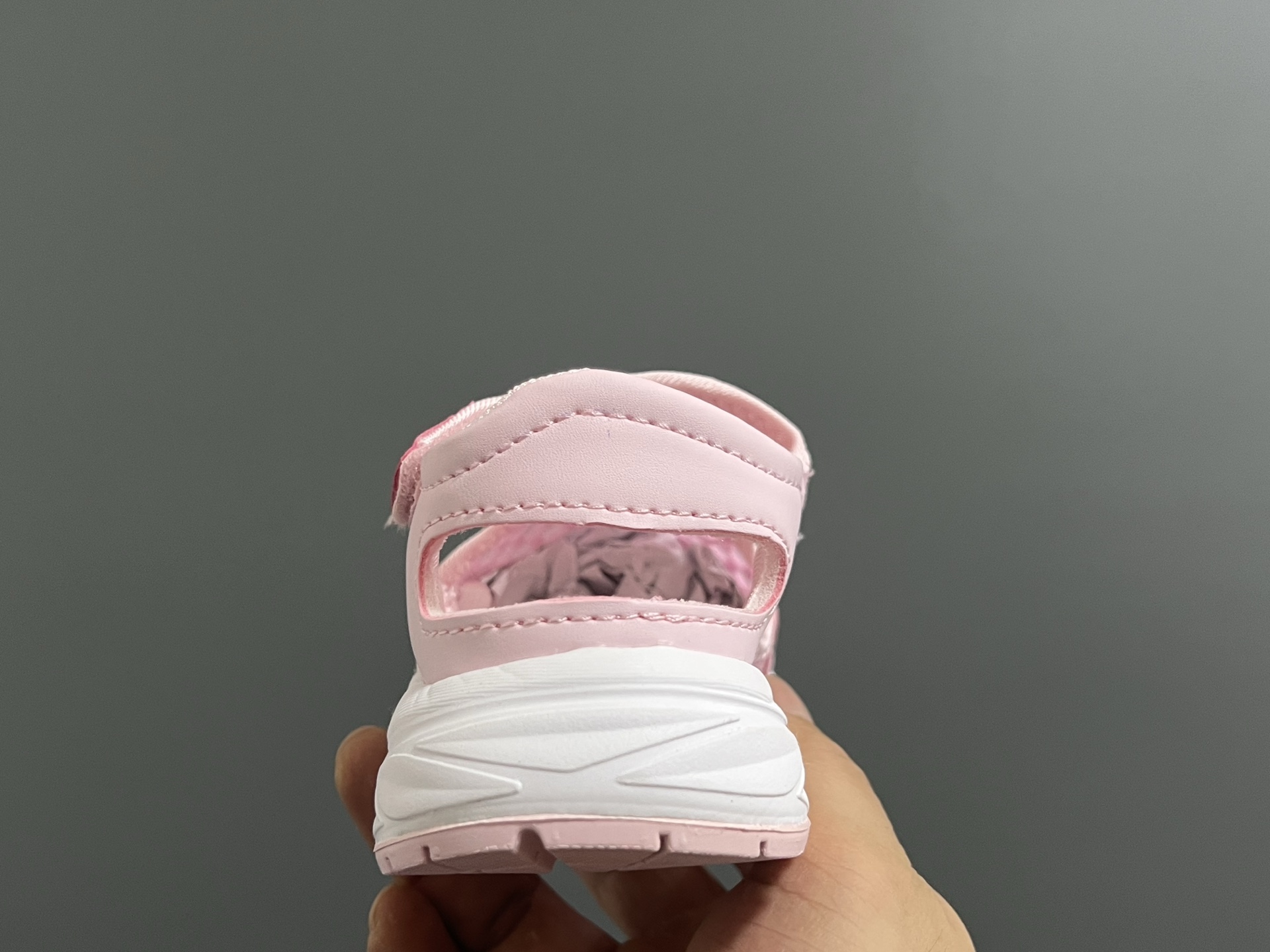 图片[7]-YSS新款夏天儿童网面凉鞋 尺码：22-37码 夏天就要来一双这样的镂空凉鞋🏝️ 镂空网面设计，透气又舒适☁️ 魔术贴穿脱方便✌🏻 原装橡胶大底，耐穿又耐磨✔️-选品中心