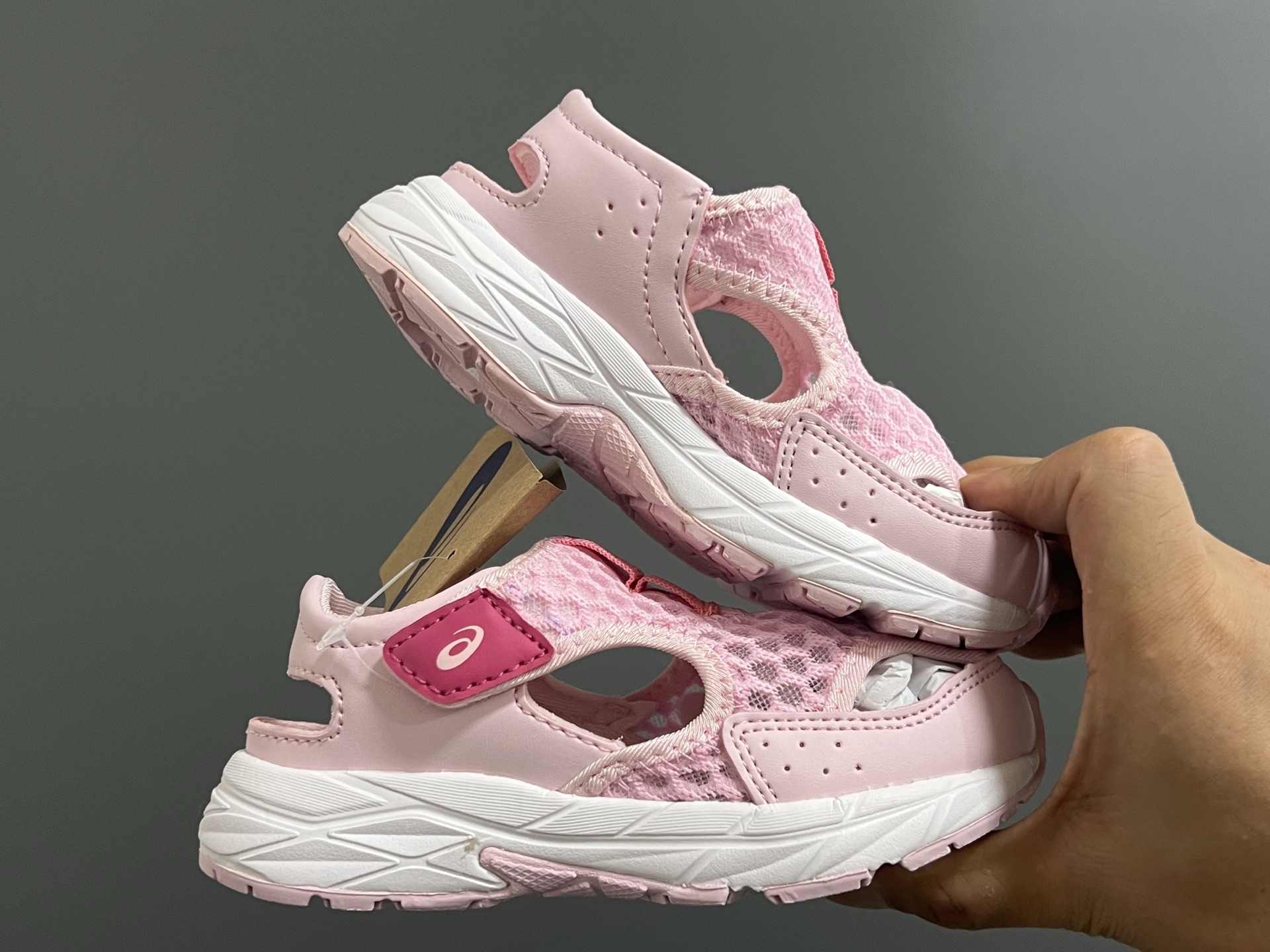 图片[9]-YSS新款夏天儿童网面凉鞋 尺码：22-37码 夏天就要来一双这样的镂空凉鞋🏝️ 镂空网面设计，透气又舒适☁️ 魔术贴穿脱方便✌🏻 原装橡胶大底，耐穿又耐磨✔️-选品中心