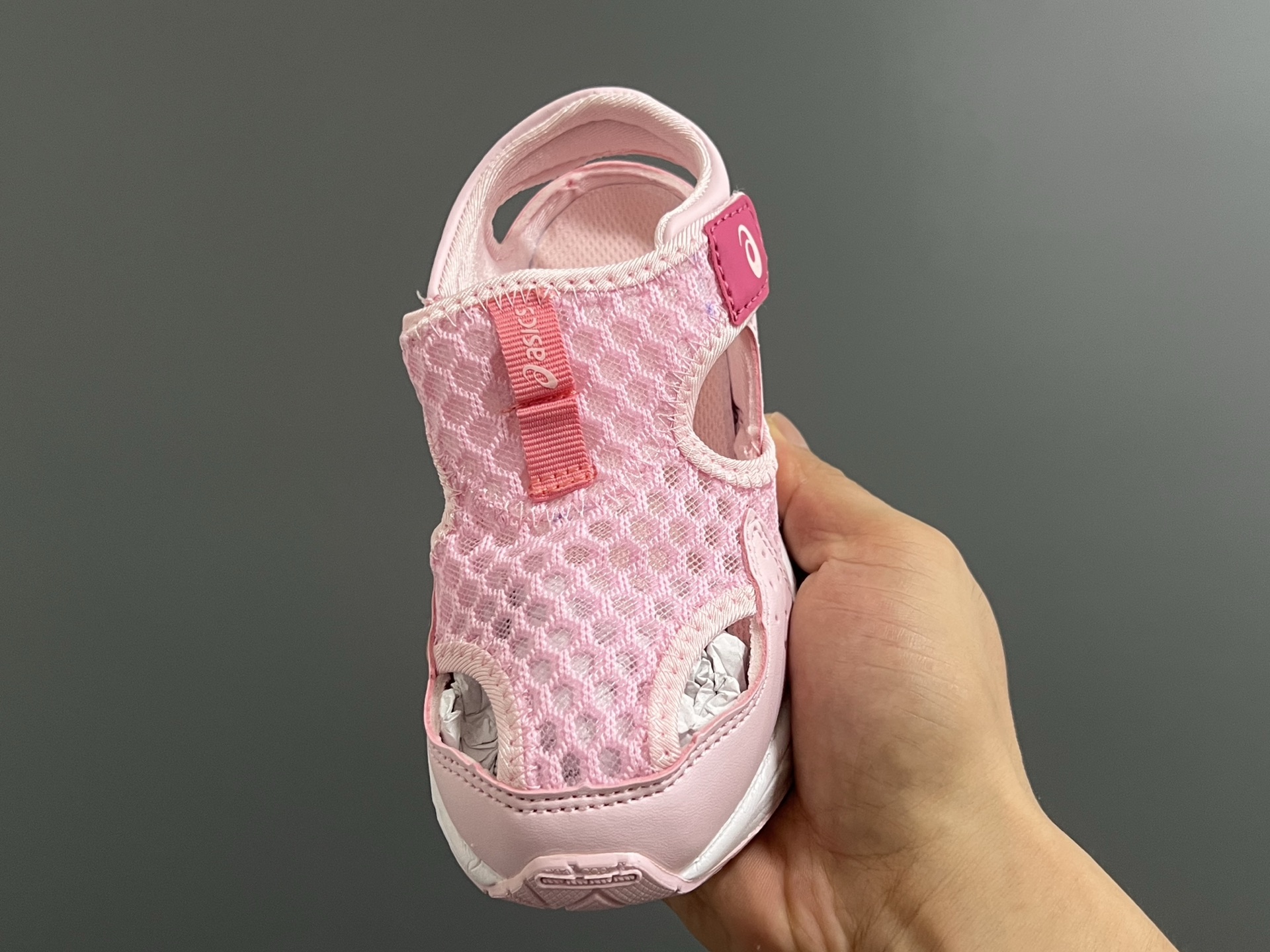 图片[3]-YSS新款夏天儿童网面凉鞋 尺码：22-37码 夏天就要来一双这样的镂空凉鞋🏝️ 镂空网面设计，透气又舒适☁️ 魔术贴穿脱方便✌🏻 原装橡胶大底，耐穿又耐磨✔️-选品中心