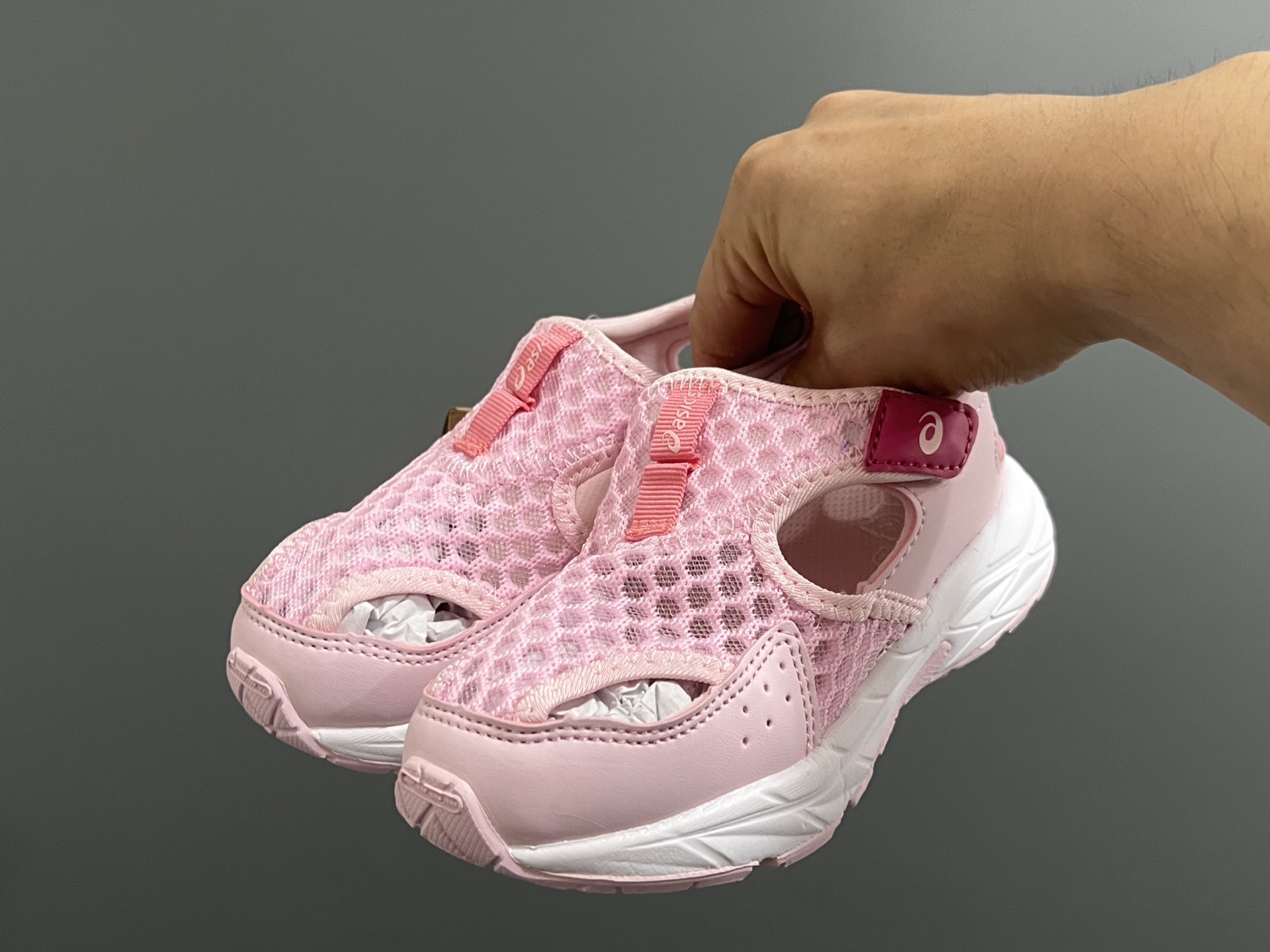 图片[2]-YSS新款夏天儿童网面凉鞋 尺码：22-37码 夏天就要来一双这样的镂空凉鞋🏝️ 镂空网面设计，透气又舒适☁️ 魔术贴穿脱方便✌🏻 原装橡胶大底，耐穿又耐磨✔️-选品中心