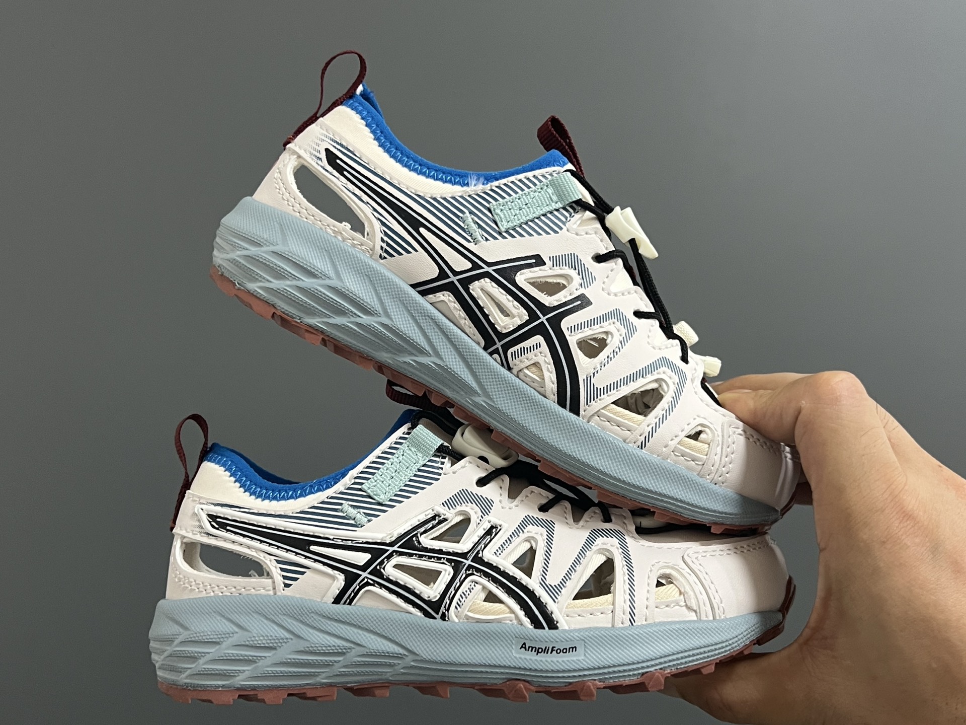 图片[9]-海外版YSS新款GEL- SONOMASE 儿童镂空沙滩凉鞋 尺码：27-39码 经典镂空设计，透气又舒适☁️ 松紧扣设计，穿脱超方便✌🏻 原装耐磨防滑大底，脚感超赞👍🏻-选品中心