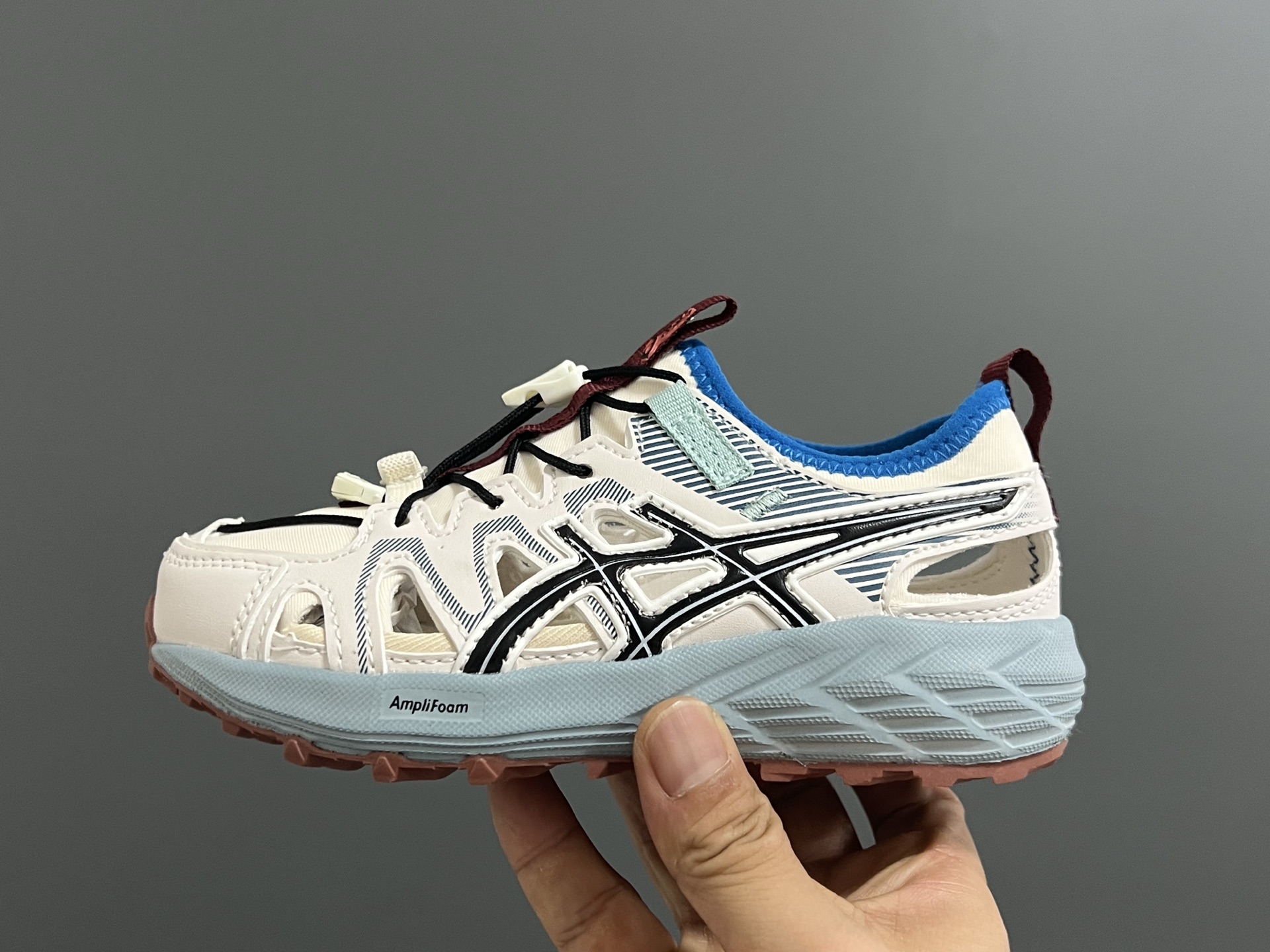 图片[4]-海外版YSS新款GEL- SONOMASE 儿童镂空沙滩凉鞋 尺码：27-39码 经典镂空设计，透气又舒适☁️ 松紧扣设计，穿脱超方便✌🏻 原装耐磨防滑大底，脚感超赞👍🏻-选品中心