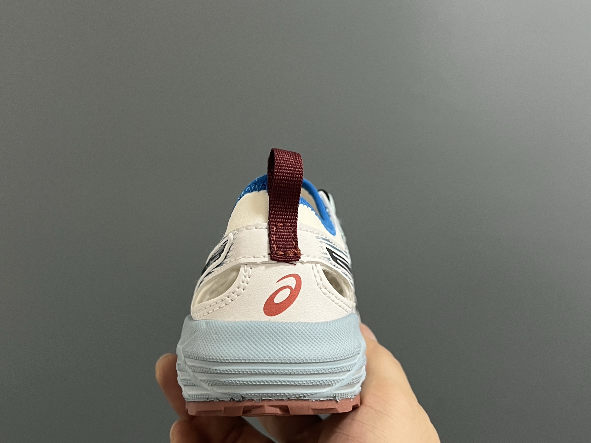 图片[7]-海外版YSS新款GEL- SONOMASE 儿童镂空沙滩凉鞋 尺码：27-39码 经典镂空设计，透气又舒适☁️ 松紧扣设计，穿脱超方便✌🏻 原装耐磨防滑大底，脚感超赞👍🏻-选品中心