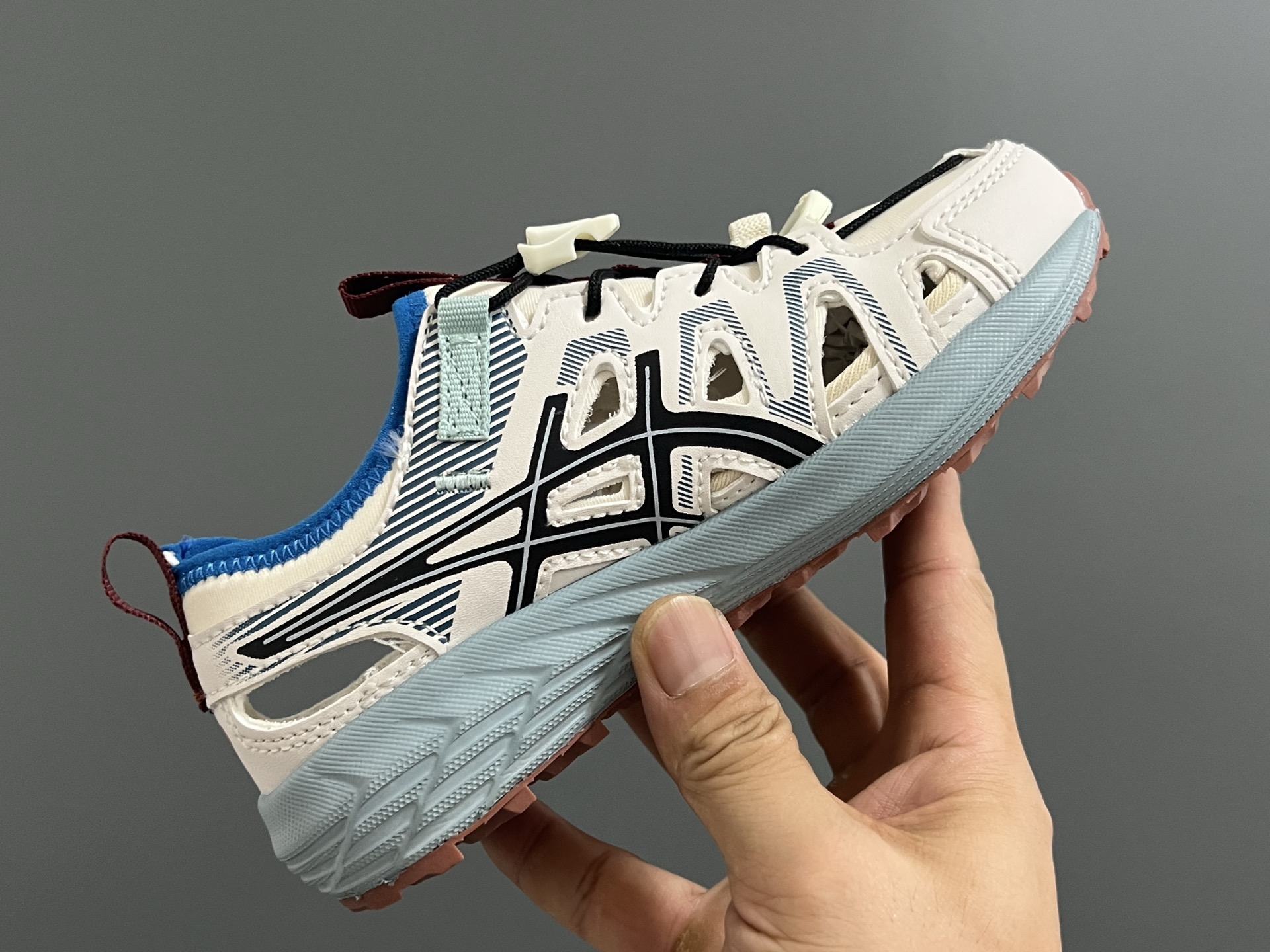 图片[6]-海外版YSS新款GEL- SONOMASE 儿童镂空沙滩凉鞋 尺码：27-39码 经典镂空设计，透气又舒适☁️ 松紧扣设计，穿脱超方便✌🏻 原装耐磨防滑大底，脚感超赞👍🏻-选品中心