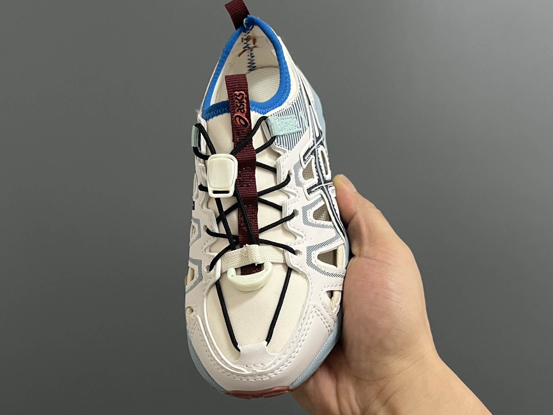 图片[3]-海外版YSS新款GEL- SONOMASE 儿童镂空沙滩凉鞋 尺码：27-39码 经典镂空设计，透气又舒适☁️ 松紧扣设计，穿脱超方便✌🏻 原装耐磨防滑大底，脚感超赞👍🏻-选品中心