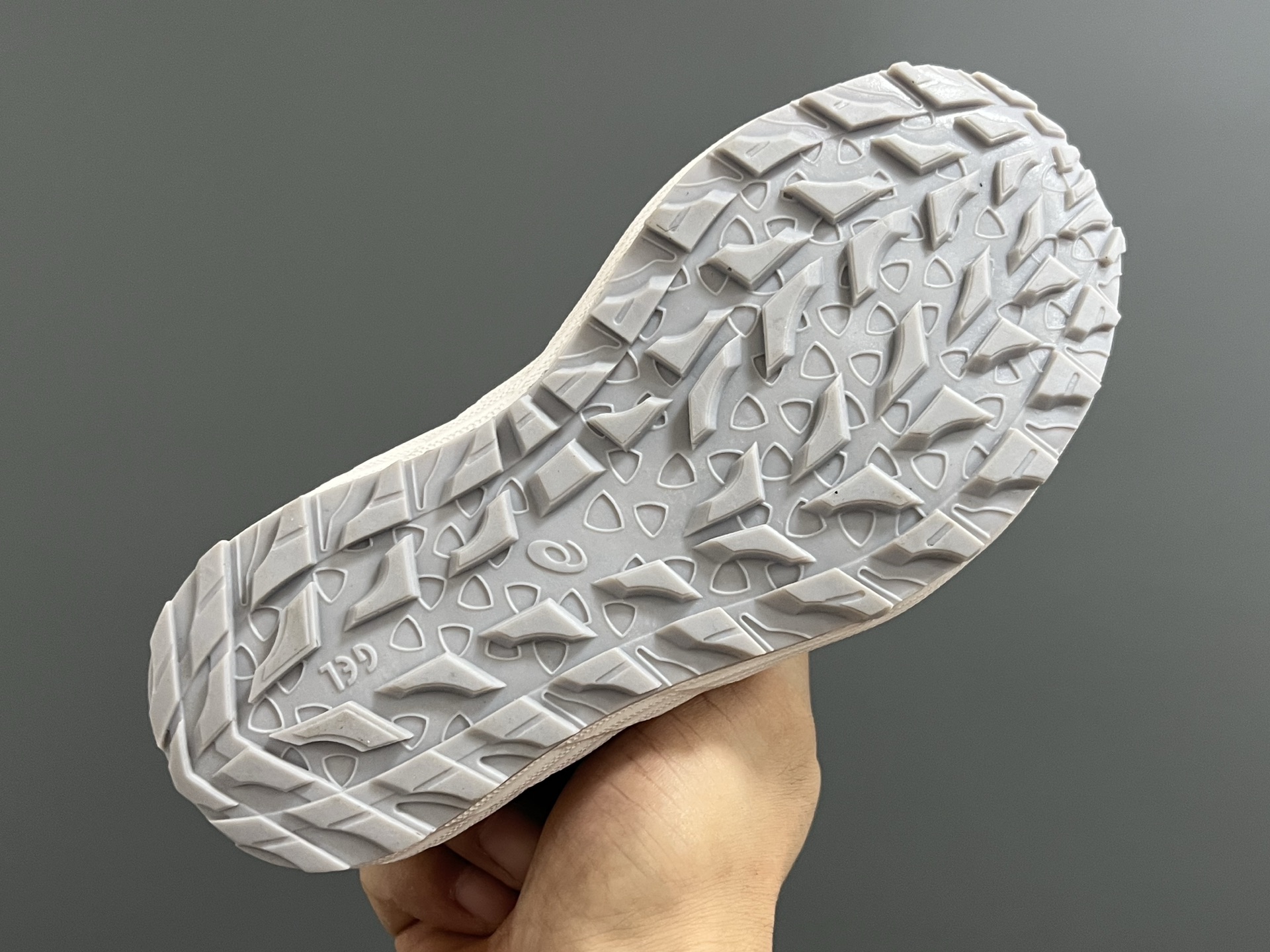 图片[7]-海外版YSS新款GEL- SONOMASE 儿童镂空沙滩凉鞋 尺码：27-39码 经典镂空设计，透气又舒适☁️ 松紧扣设计，穿脱超方便✌🏻 原装耐磨防滑大底，脚感超赞👍🏻-选品中心