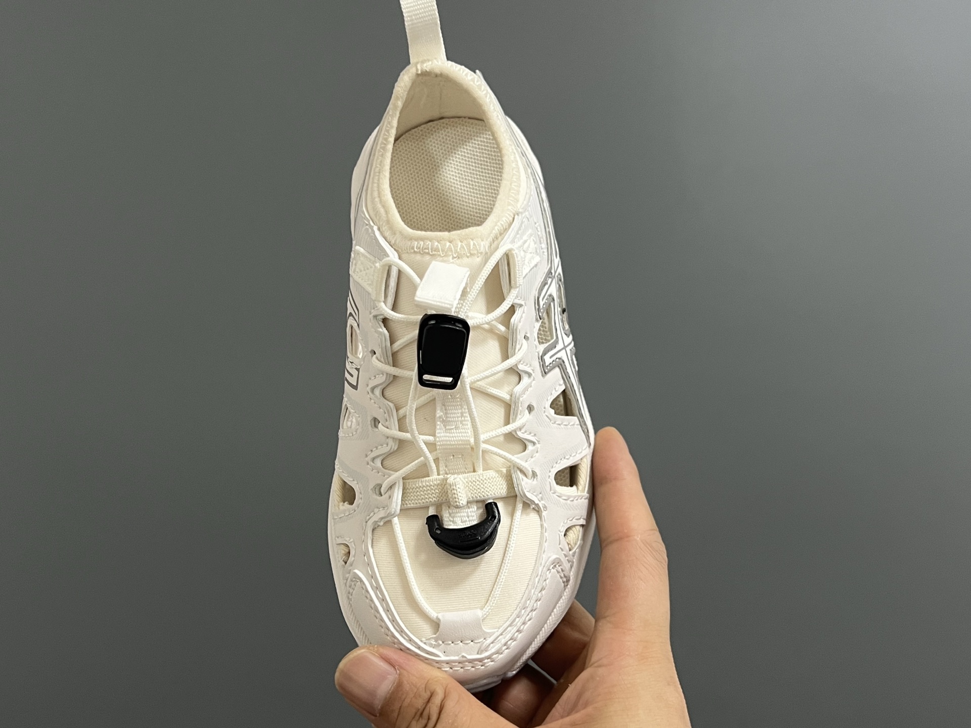 图片[6]-海外版YSS新款GEL- SONOMASE 儿童镂空沙滩凉鞋 尺码：27-39码 经典镂空设计，透气又舒适☁️ 松紧扣设计，穿脱超方便✌🏻 原装耐磨防滑大底，脚感超赞👍🏻-选品中心