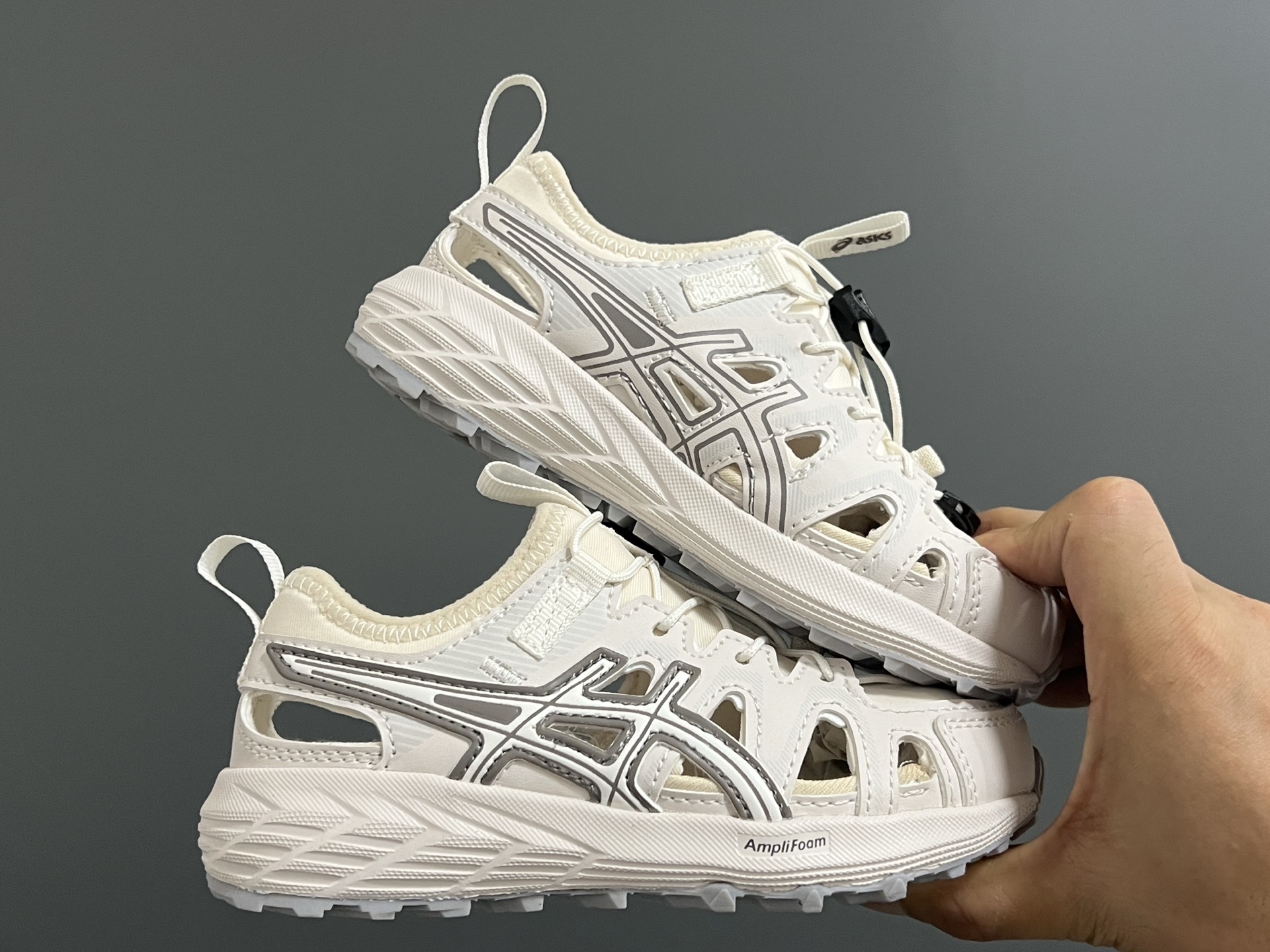 图片[9]-海外版YSS新款GEL- SONOMASE 儿童镂空沙滩凉鞋 尺码：27-39码 经典镂空设计，透气又舒适☁️ 松紧扣设计，穿脱超方便✌🏻 原装耐磨防滑大底，脚感超赞👍🏻-选品中心