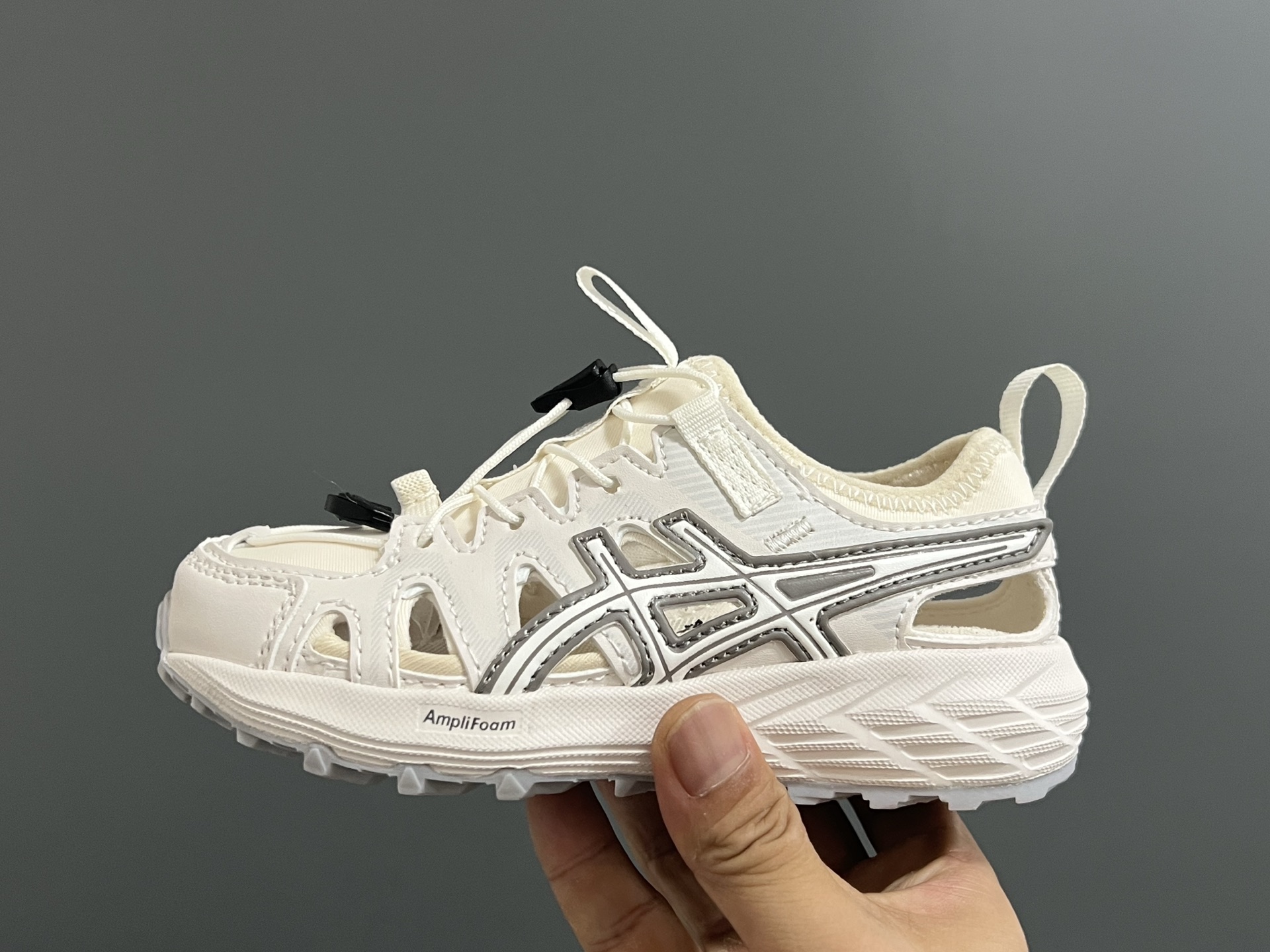 图片[4]-海外版YSS新款GEL- SONOMASE 儿童镂空沙滩凉鞋 尺码：27-39码 经典镂空设计，透气又舒适☁️ 松紧扣设计，穿脱超方便✌🏻 原装耐磨防滑大底，脚感超赞👍🏻-选品中心