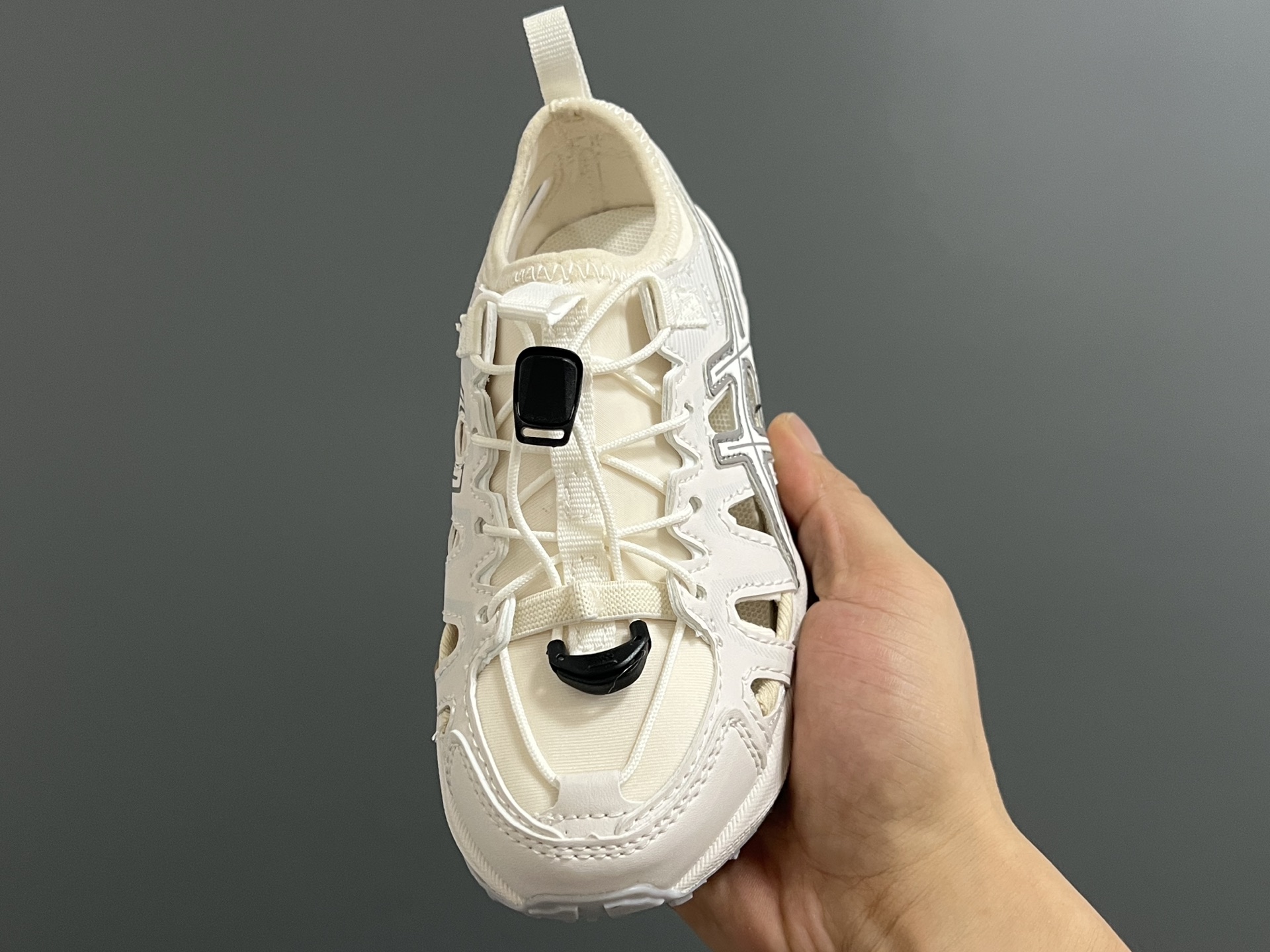 图片[3]-海外版YSS新款GEL- SONOMASE 儿童镂空沙滩凉鞋 尺码：27-39码 经典镂空设计，透气又舒适☁️ 松紧扣设计，穿脱超方便✌🏻 原装耐磨防滑大底，脚感超赞👍🏻-选品中心