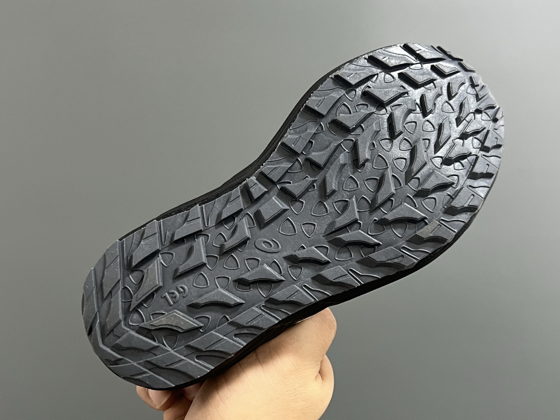 图片[6]-海外版YSS新款GEL- SONOMASE 儿童镂空沙滩凉鞋 尺码：27-39码 经典镂空设计，透气又舒适☁️ 松紧扣设计，穿脱超方便✌🏻 原装耐磨防滑大底，脚感超赞👍🏻-选品中心