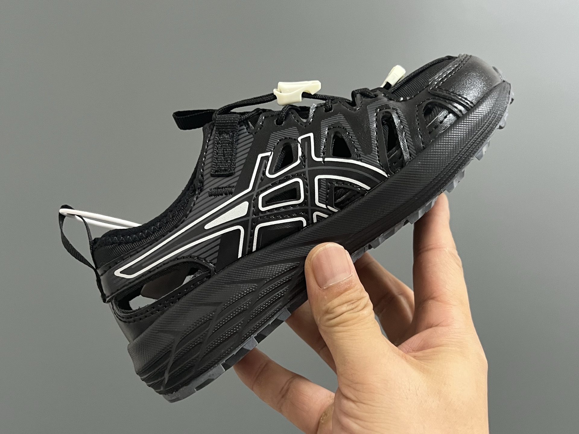 图片[5]-海外版YSS新款GEL- SONOMASE 儿童镂空沙滩凉鞋 尺码：27-39码 经典镂空设计，透气又舒适☁️ 松紧扣设计，穿脱超方便✌🏻 原装耐磨防滑大底，脚感超赞👍🏻-选品中心