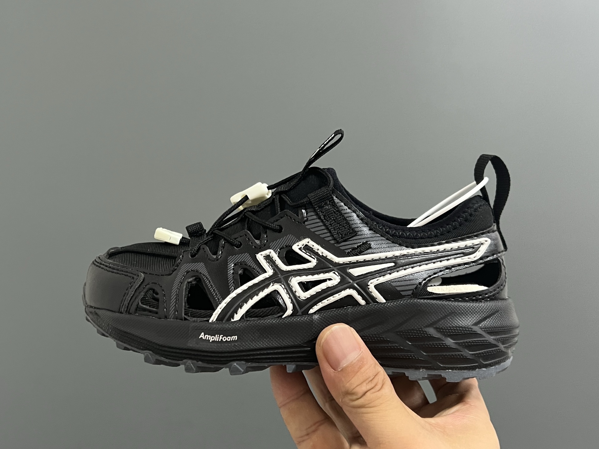 图片[4]-海外版YSS新款GEL- SONOMASE 儿童镂空沙滩凉鞋 尺码：27-39码 经典镂空设计，透气又舒适☁️ 松紧扣设计，穿脱超方便✌🏻 原装耐磨防滑大底，脚感超赞👍🏻-选品中心