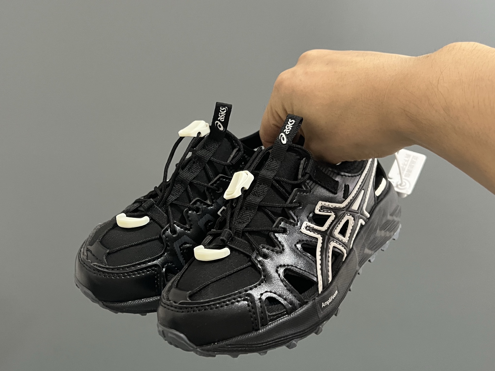 图片[2]-海外版YSS新款GEL- SONOMASE 儿童镂空沙滩凉鞋 尺码：27-39码 经典镂空设计，透气又舒适☁️ 松紧扣设计，穿脱超方便✌🏻 原装耐磨防滑大底，脚感超赞👍🏻-选品中心