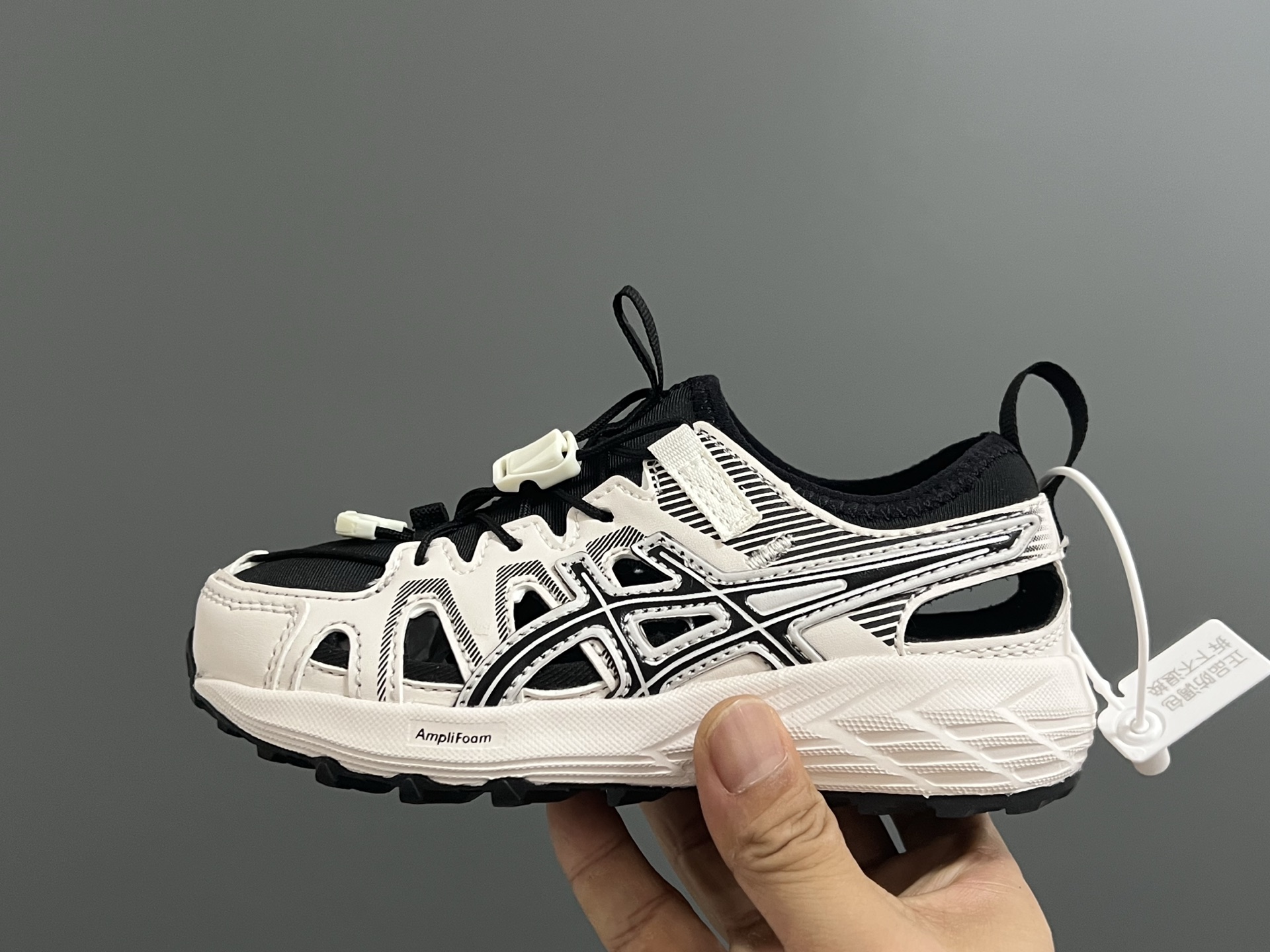 图片[4]-海外版YSS新款GEL- SONOMASE 儿童镂空沙滩凉鞋 尺码：27-39码 经典镂空设计，透气又舒适☁️ 松紧扣设计，穿脱超方便✌🏻 原装耐磨防滑大底，脚感超赞👍🏻-选品中心