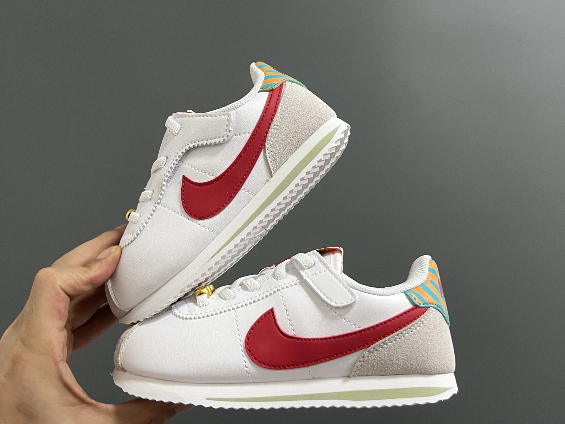 图片[6]-NK新款阿甘二代魔术贴松紧带儿童运动鞋 尺码：22-37码 经典阿甘二代🆕 升级版魔术贴松紧带设计✔️ 优质面料，质感满满💯 原装耐磨防滑大底，脚感不言而喻☁️-选品中心