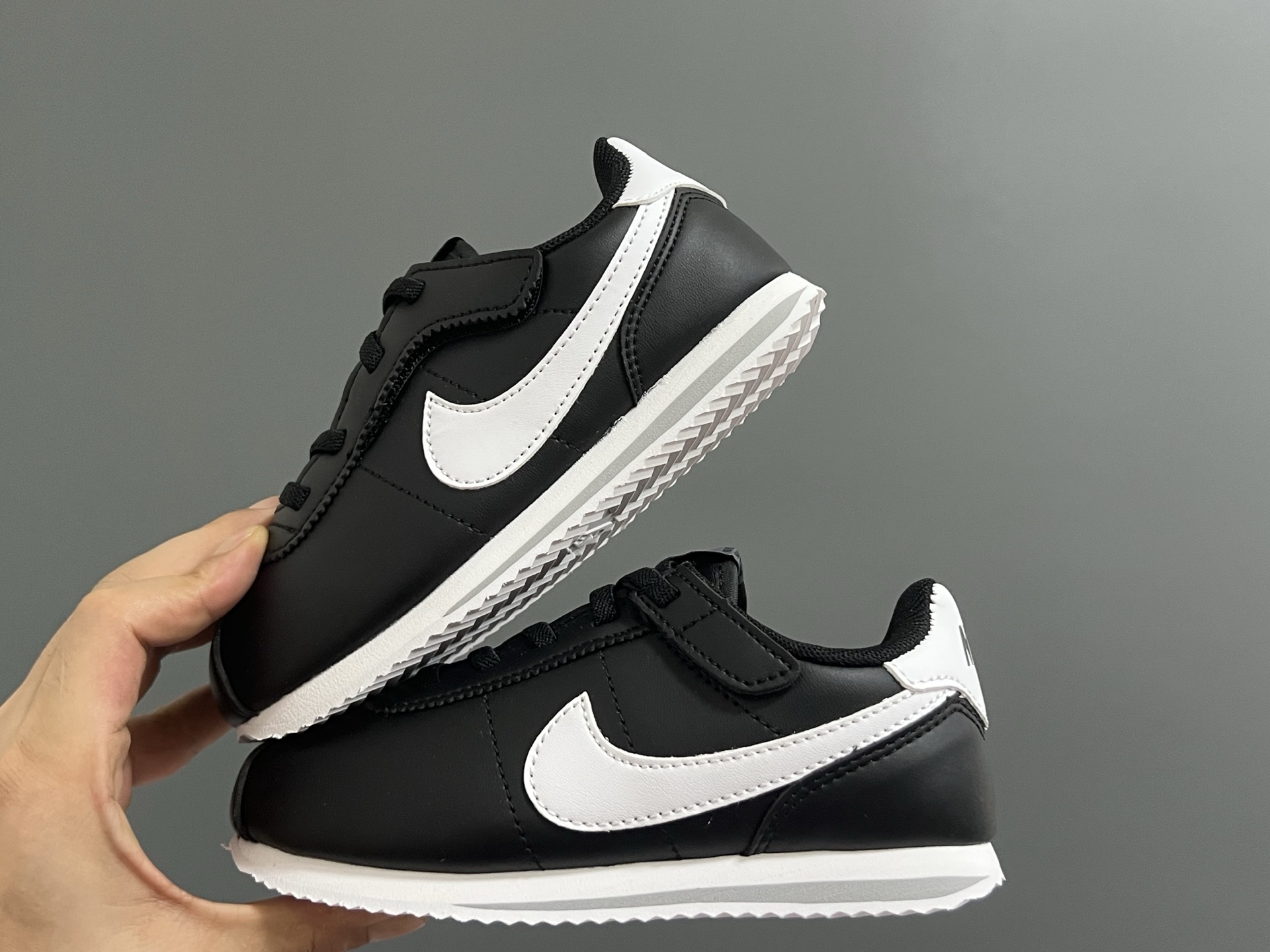 图片[4]-NK新款阿甘二代魔术贴松紧带儿童运动鞋 尺码：22-37码 经典阿甘二代🆕 升级版魔术贴松紧带设计✔️ 优质面料，质感满满💯 原装耐磨防滑大底，脚感不言而喻☁️-选品中心