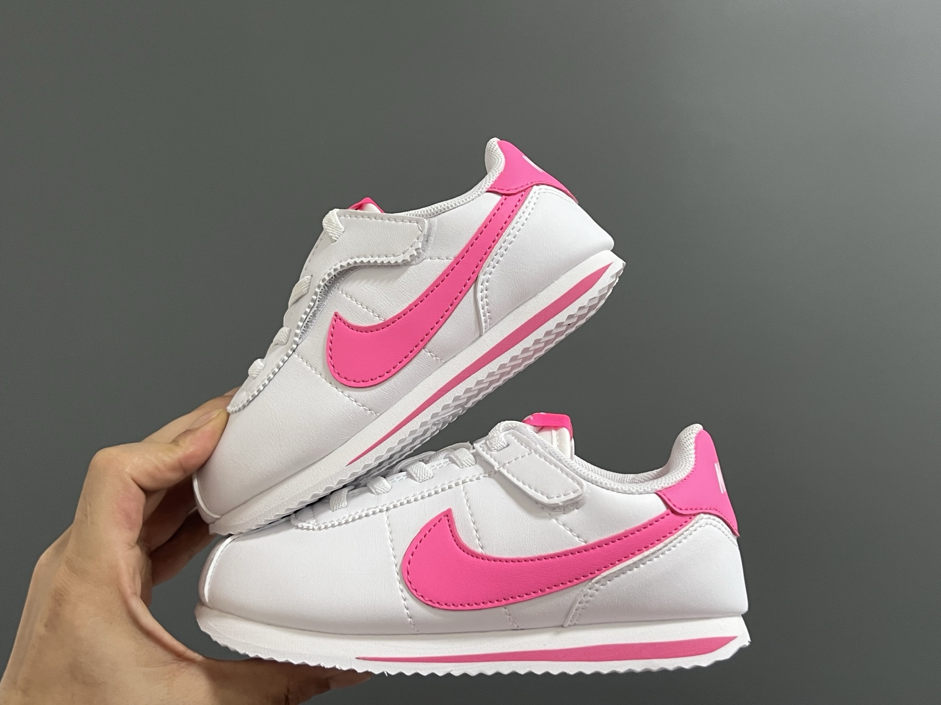 图片[7]-NK新款阿甘二代魔术贴松紧带儿童运动鞋 尺码：22-37码 经典阿甘二代🆕 升级版魔术贴松紧带设计✔️ 优质面料，质感满满💯 原装耐磨防滑大底，脚感不言而喻☁️-选品中心