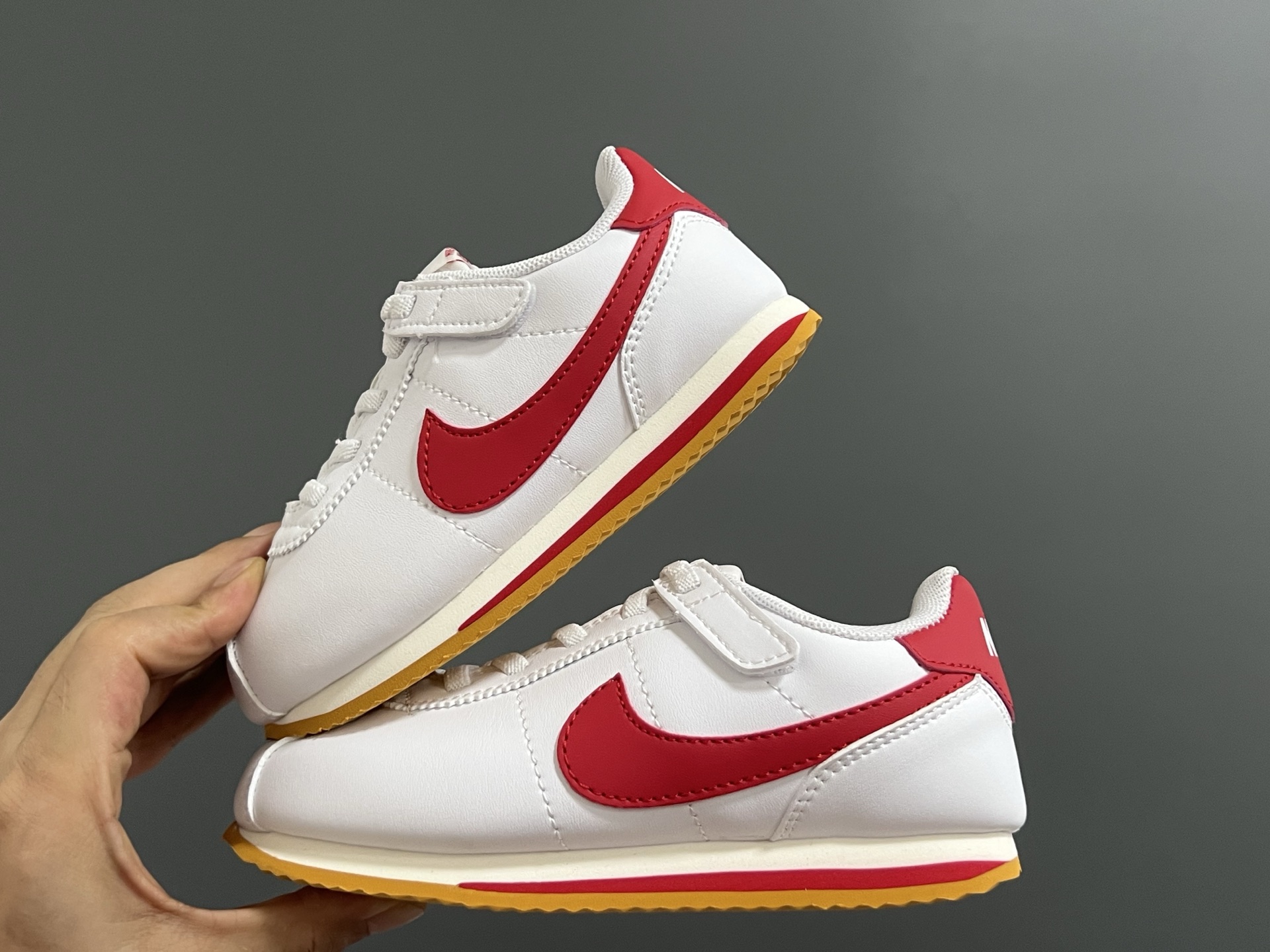 图片[3]-NK新款阿甘二代魔术贴松紧带儿童运动鞋 尺码：22-37码 经典阿甘二代🆕 升级版魔术贴松紧带设计✔️ 优质面料，质感满满💯 原装耐磨防滑大底，脚感不言而喻☁️-选品中心