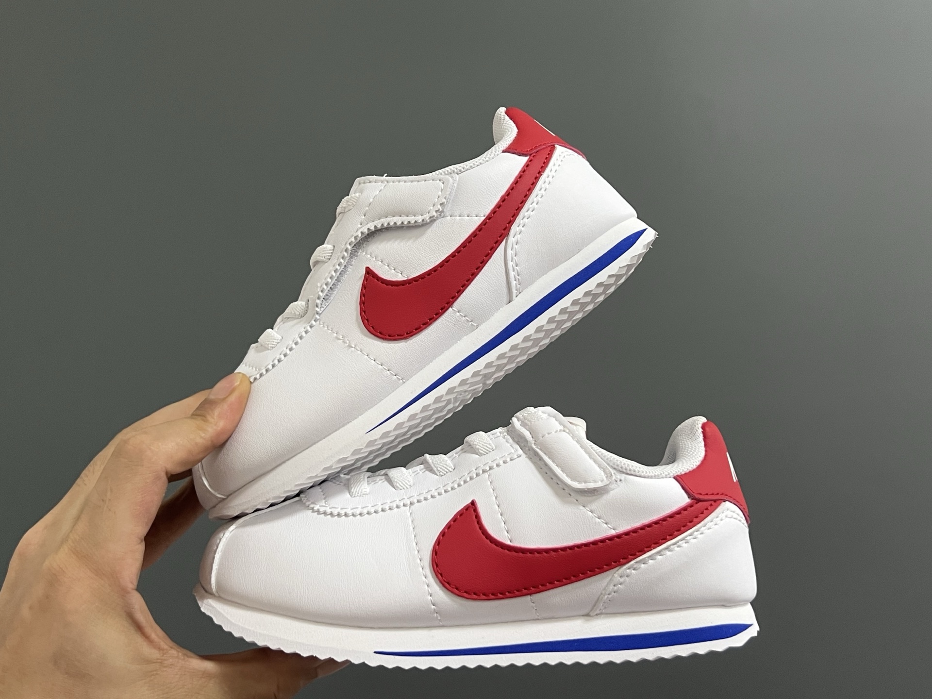 图片[5]-NK新款阿甘二代魔术贴松紧带儿童运动鞋 尺码：22-37码 经典阿甘二代🆕 升级版魔术贴松紧带设计✔️ 优质面料，质感满满💯 原装耐磨防滑大底，脚感不言而喻☁️-选品中心