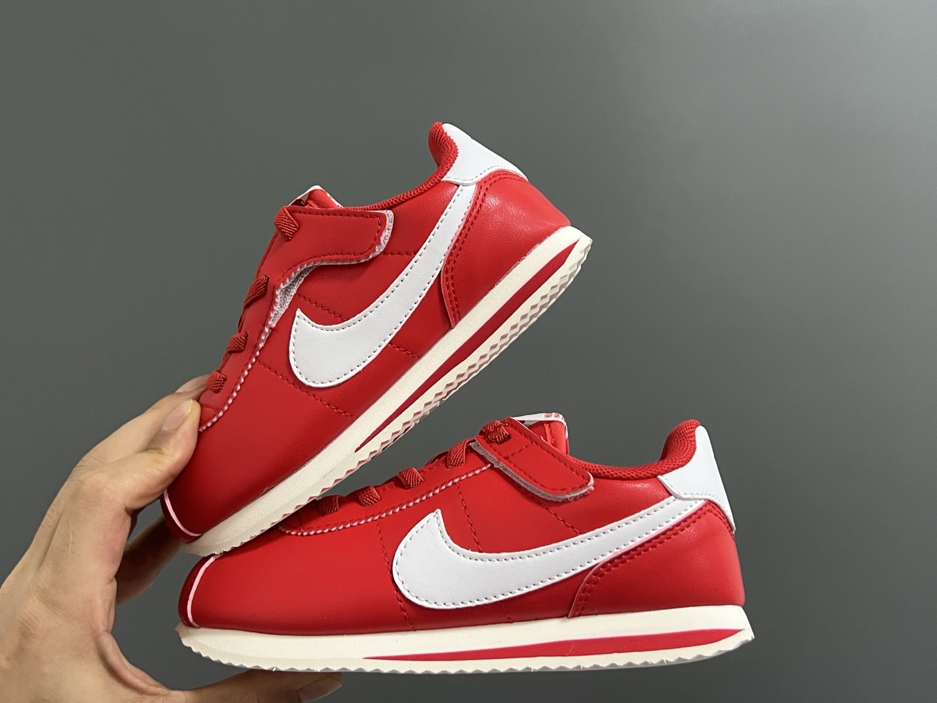 NK新款阿甘二代魔术贴松紧带儿童运动鞋 尺码：22-37码 经典阿甘二代🆕 升级版魔术贴松紧带设计✔️ 优质面料，质感满满💯 原装耐磨防滑大底，脚感不言而喻☁️-选品中心