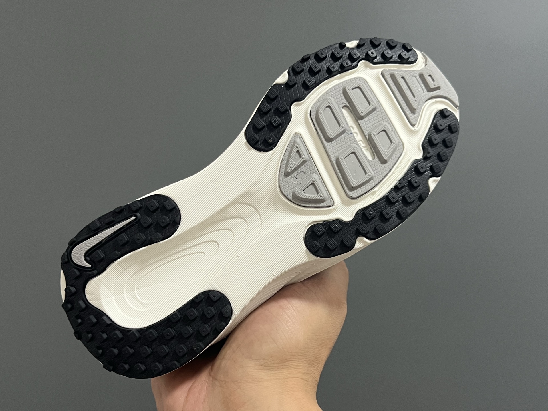 图片[6]-海外版NK新款迈柔儿童运动跑步鞋 尺码：28-37码 专柜同步新款🆕 优质面料拼接☁️ 透气又舒适✌🏻 原装耐磨防滑大底，满足日常运动需求👍🏻 开学超合适❤️-选品中心