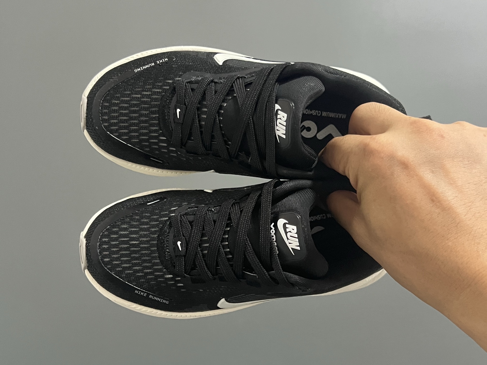 海外版NK新款迈柔儿童运动跑步鞋 尺码：28-37码 专柜同步新款🆕 优质面料拼接☁️ 透气又舒适✌🏻 原装耐磨防滑大底，满足日常运动需求👍🏻 开学超合适❤️-选品中心