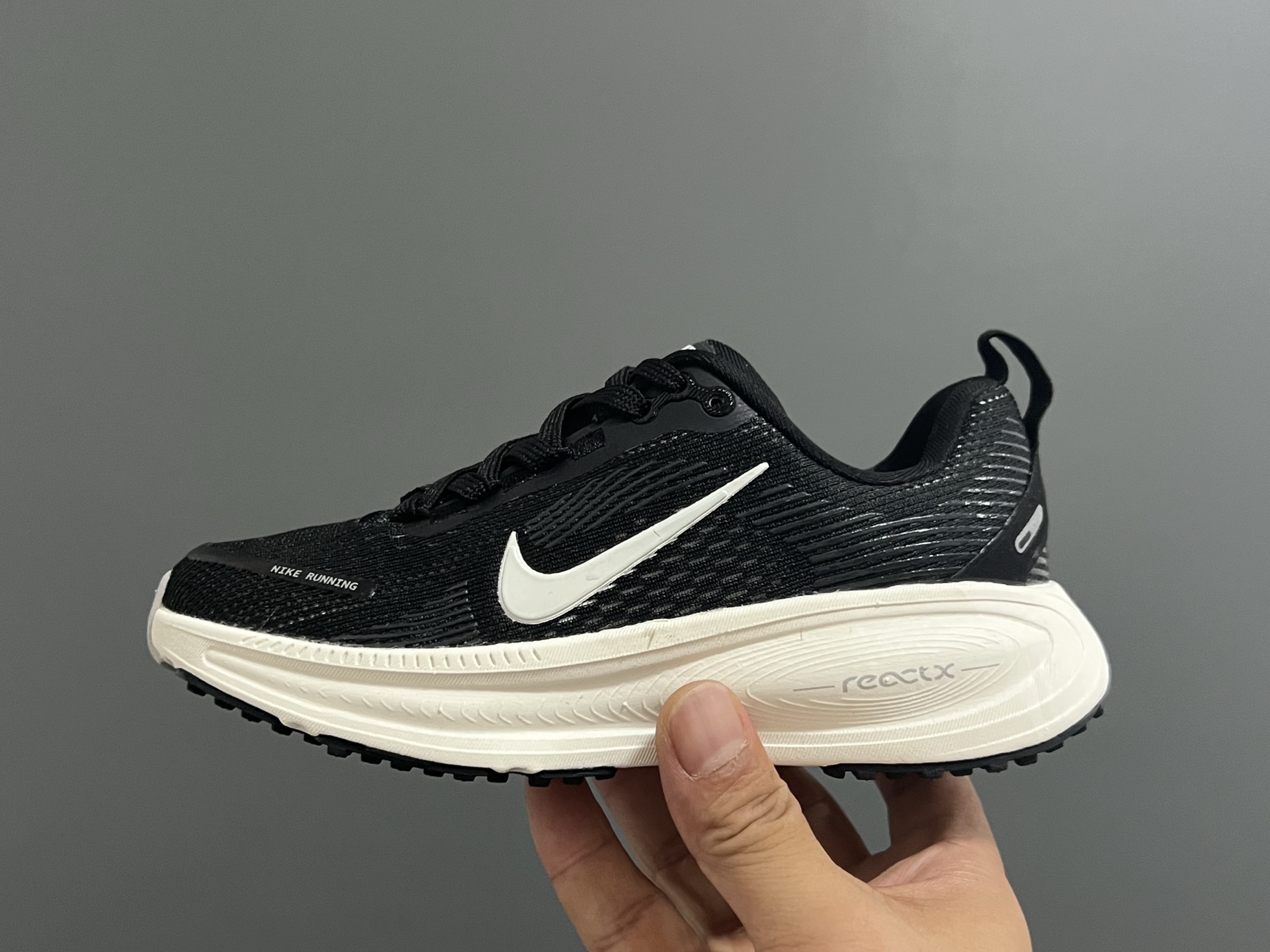 图片[4]-海外版NK新款迈柔儿童运动跑步鞋 尺码：28-37码 专柜同步新款🆕 优质面料拼接☁️ 透气又舒适✌🏻 原装耐磨防滑大底，满足日常运动需求👍🏻 开学超合适❤️-选品中心