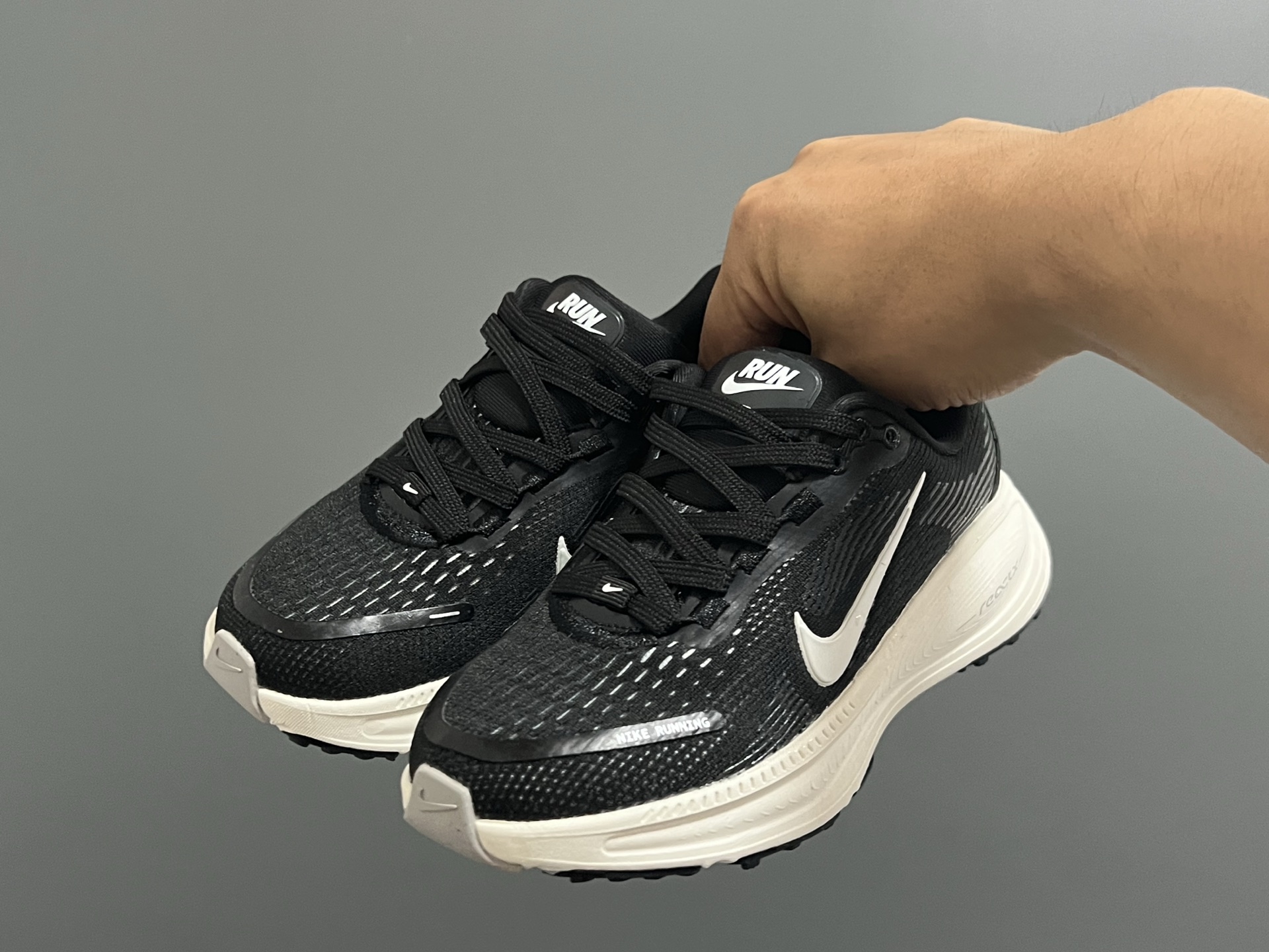 图片[2]-海外版NK新款迈柔儿童运动跑步鞋 尺码：28-37码 专柜同步新款🆕 优质面料拼接☁️ 透气又舒适✌🏻 原装耐磨防滑大底，满足日常运动需求👍🏻 开学超合适❤️-选品中心