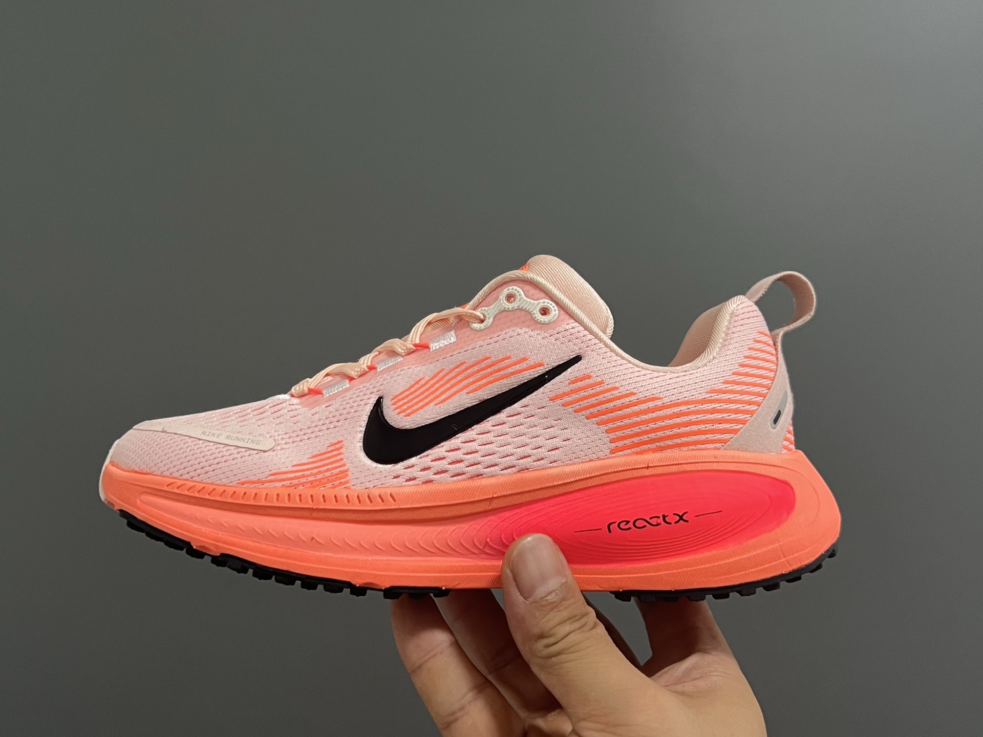 图片[4]-海外版NK新款迈柔儿童运动跑步鞋 尺码：28-37码 专柜同步新款🆕 优质面料拼接☁️ 透气又舒适✌🏻 原装耐磨防滑大底，满足日常运动需求👍🏻 开学超合适❤️-选品中心