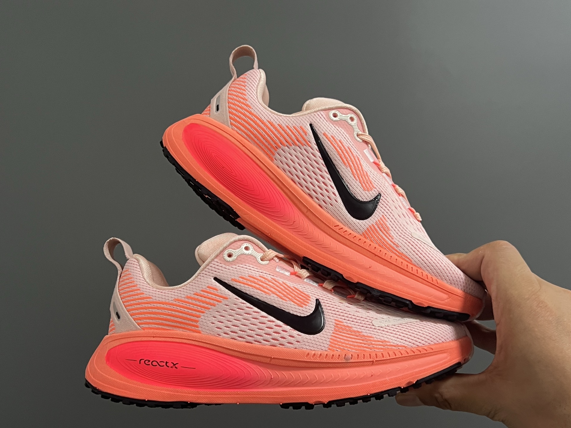 图片[9]-海外版NK新款迈柔儿童运动跑步鞋 尺码：28-37码 专柜同步新款🆕 优质面料拼接☁️ 透气又舒适✌🏻 原装耐磨防滑大底，满足日常运动需求👍🏻 开学超合适❤️-选品中心