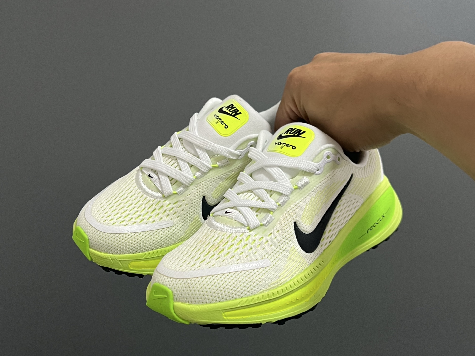 海外版NK新款迈柔儿童运动跑步鞋 尺码：28-37码 专柜同步新款🆕 优质面料拼接☁️ 透气又舒适✌🏻 原装耐磨防滑大底，满足日常运动需求👍🏻 开学超合适❤️-选品中心