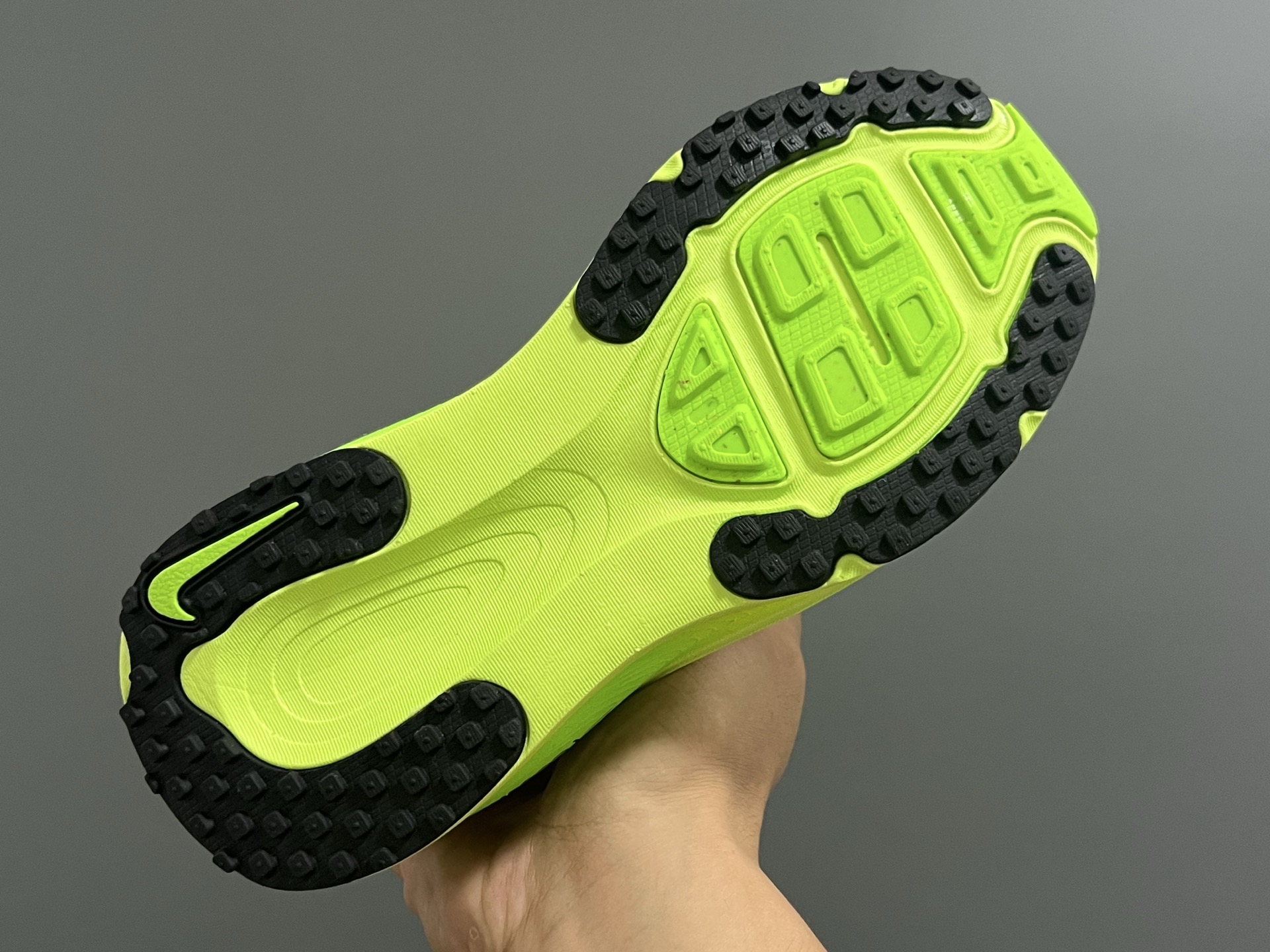 图片[8]-海外版NK新款迈柔儿童运动跑步鞋 尺码：28-37码 专柜同步新款🆕 优质面料拼接☁️ 透气又舒适✌🏻 原装耐磨防滑大底，满足日常运动需求👍🏻 开学超合适❤️-选品中心