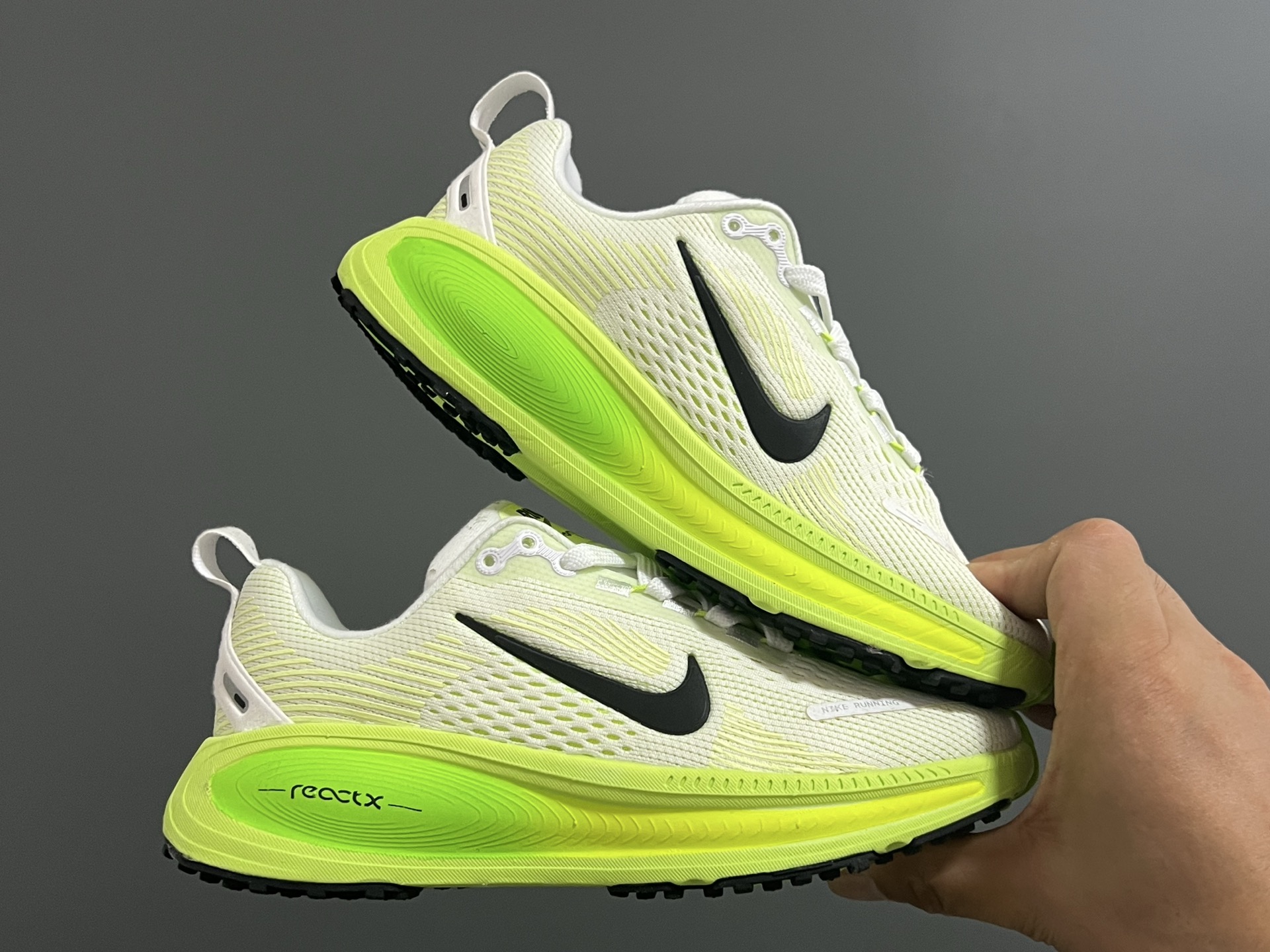 图片[9]-海外版NK新款迈柔儿童运动跑步鞋 尺码：28-37码 专柜同步新款🆕 优质面料拼接☁️ 透气又舒适✌🏻 原装耐磨防滑大底，满足日常运动需求👍🏻 开学超合适❤️-选品中心