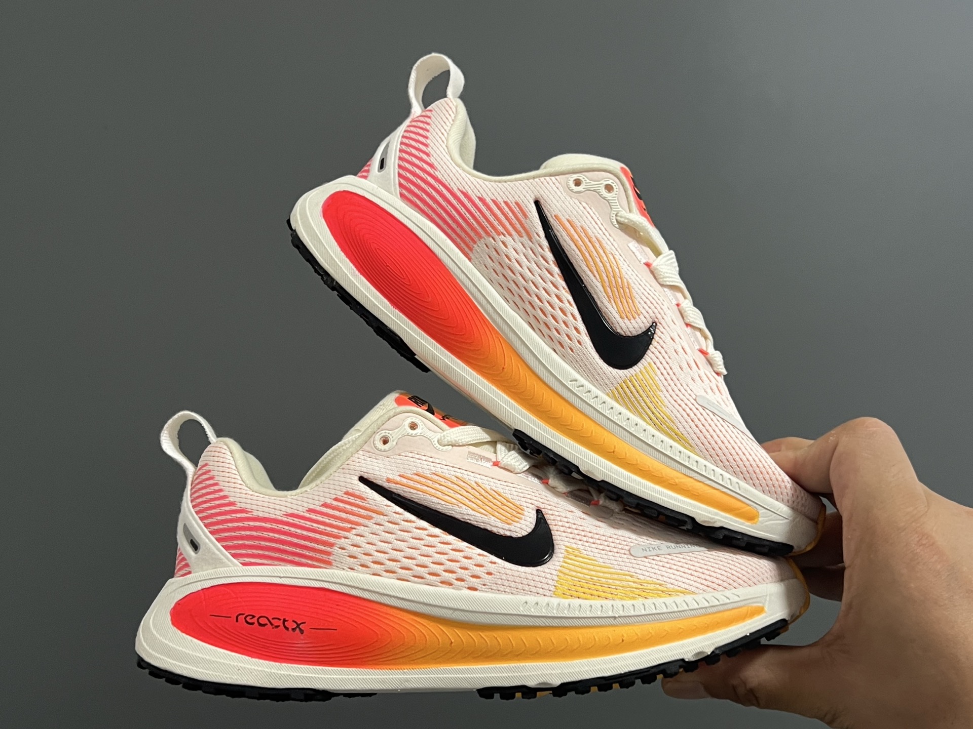 图片[9]-海外版NK新款迈柔儿童运动跑步鞋 尺码：28-37码 专柜同步新款🆕 优质面料拼接☁️ 透气又舒适✌🏻 原装耐磨防滑大底，满足日常运动需求👍🏻 开学超合适❤️-选品中心