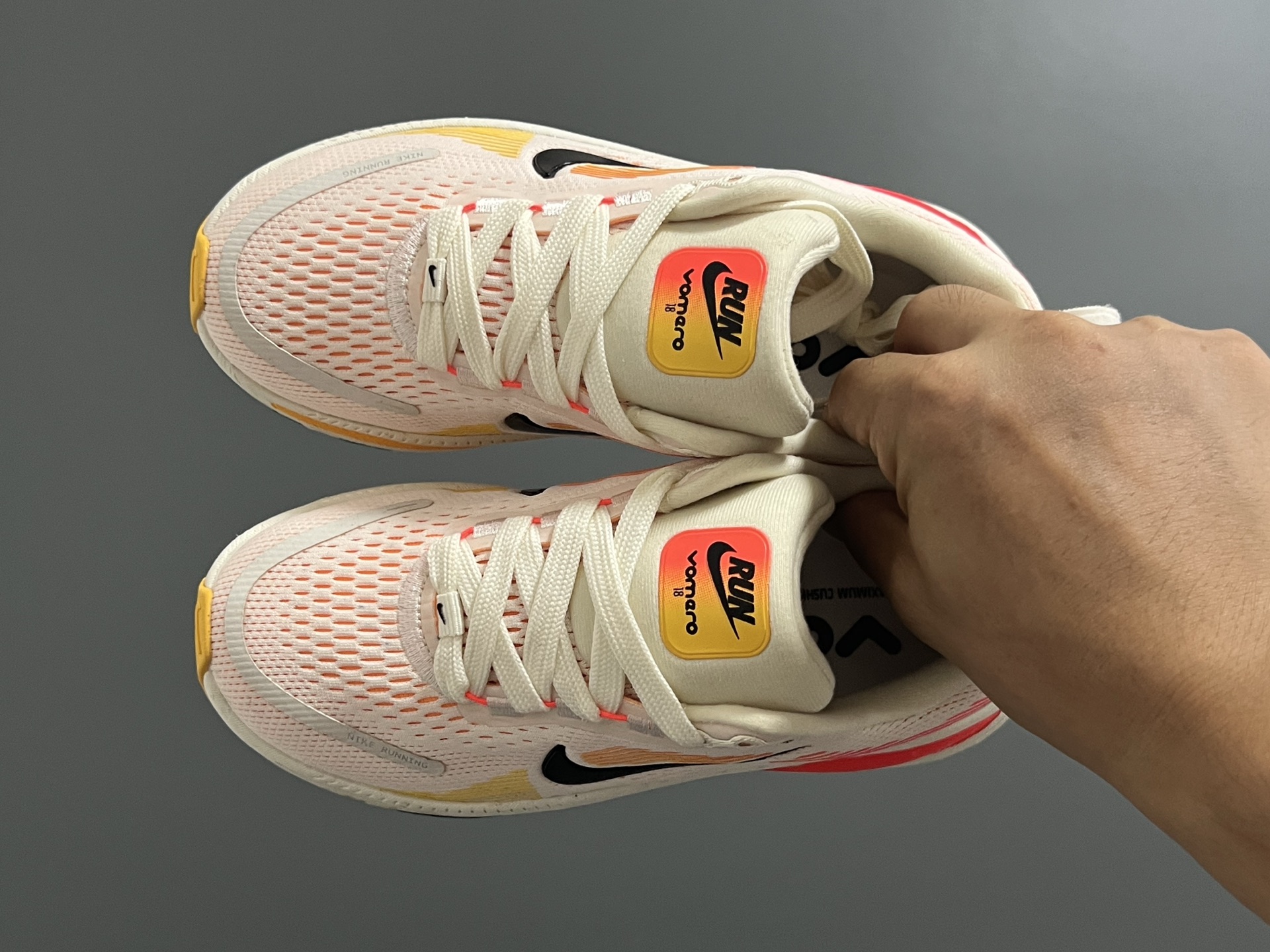 海外版NK新款迈柔儿童运动跑步鞋 尺码：28-37码 专柜同步新款🆕 优质面料拼接☁️ 透气又舒适✌🏻 原装耐磨防滑大底，满足日常运动需求👍🏻 开学超合适❤️-选品中心