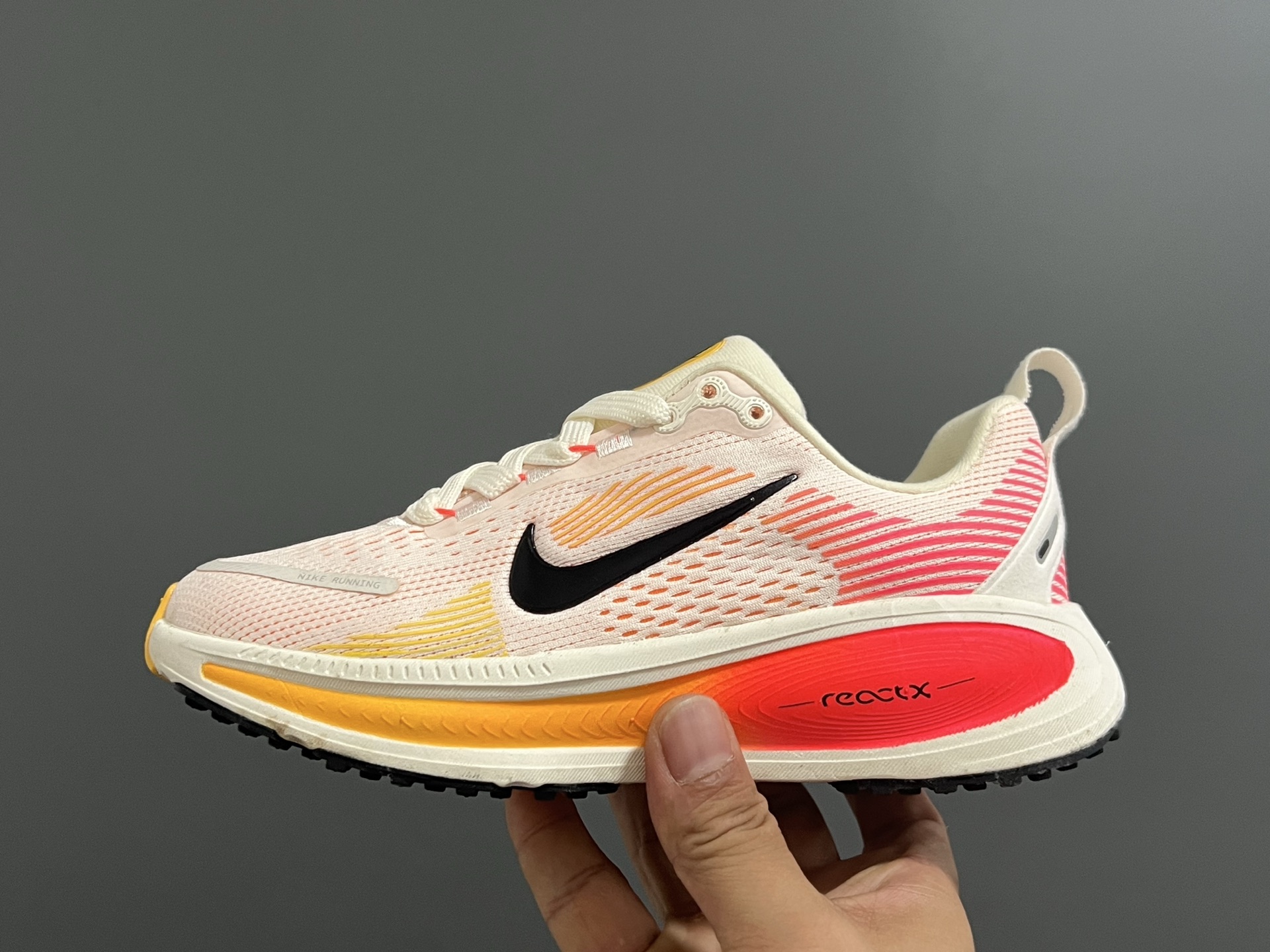 图片[4]-海外版NK新款迈柔儿童运动跑步鞋 尺码：28-37码 专柜同步新款🆕 优质面料拼接☁️ 透气又舒适✌🏻 原装耐磨防滑大底，满足日常运动需求👍🏻 开学超合适❤️-选品中心