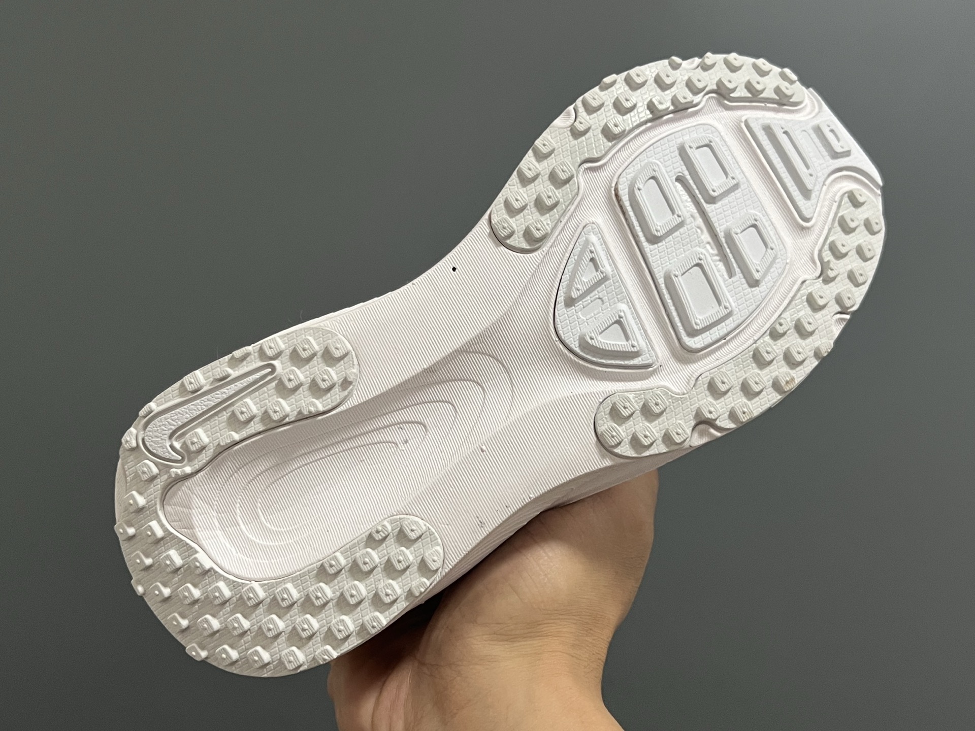 图片[5]-海外版NK新款迈柔儿童运动跑步鞋 尺码：28-37码 专柜同步新款🆕 优质面料拼接☁️ 透气又舒适✌🏻 原装耐磨防滑大底，满足日常运动需求👍🏻 开学超合适❤️-选品中心