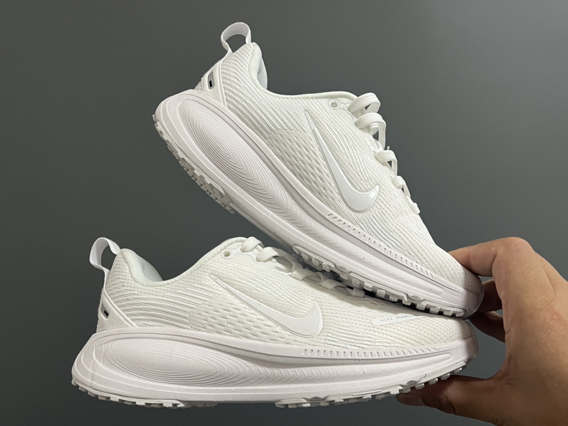 图片[9]-海外版NK新款迈柔儿童运动跑步鞋 尺码：28-37码 专柜同步新款🆕 优质面料拼接☁️ 透气又舒适✌🏻 原装耐磨防滑大底，满足日常运动需求👍🏻 开学超合适❤️-选品中心