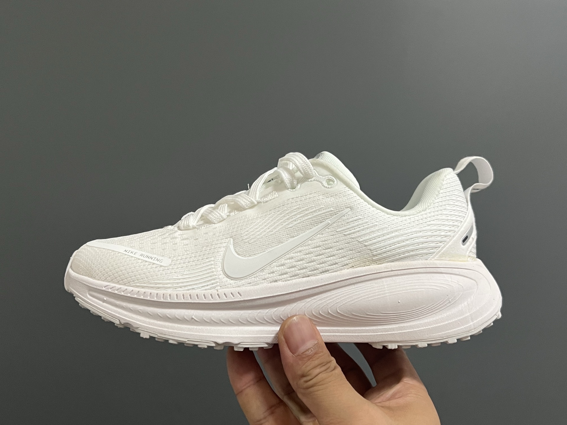 图片[4]-海外版NK新款迈柔儿童运动跑步鞋 尺码：28-37码 专柜同步新款🆕 优质面料拼接☁️ 透气又舒适✌🏻 原装耐磨防滑大底，满足日常运动需求👍🏻 开学超合适❤️-选品中心