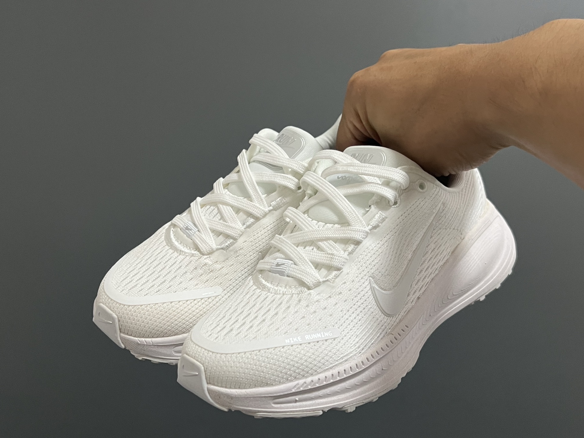 图片[2]-海外版NK新款迈柔儿童运动跑步鞋 尺码：28-37码 专柜同步新款🆕 优质面料拼接☁️ 透气又舒适✌🏻 原装耐磨防滑大底，满足日常运动需求👍🏻 开学超合适❤️-选品中心