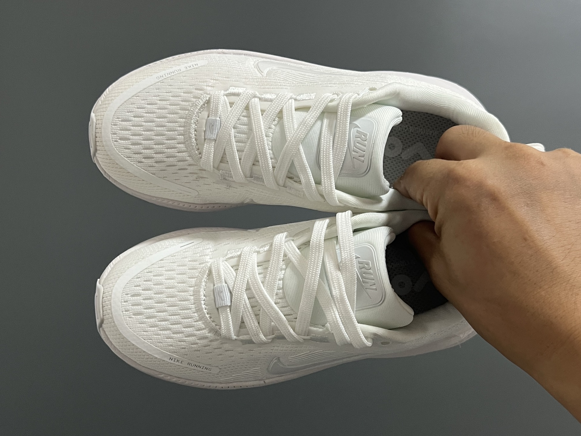 海外版NK新款迈柔儿童运动跑步鞋 尺码：28-37码 专柜同步新款🆕 优质面料拼接☁️ 透气又舒适✌🏻 原装耐磨防滑大底，满足日常运动需求👍🏻 开学超合适❤️-选品中心