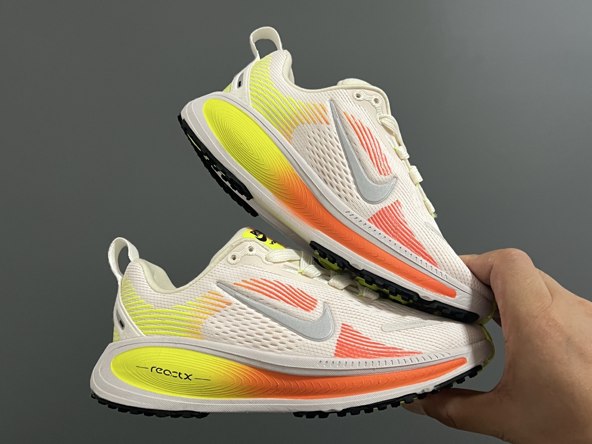 图片[9]-海外版NK新款迈柔儿童运动跑步鞋 尺码：28-37码 专柜同步新款🆕 优质面料拼接☁️ 透气又舒适✌🏻 原装耐磨防滑大底，满足日常运动需求👍🏻 开学超合适❤️-选品中心