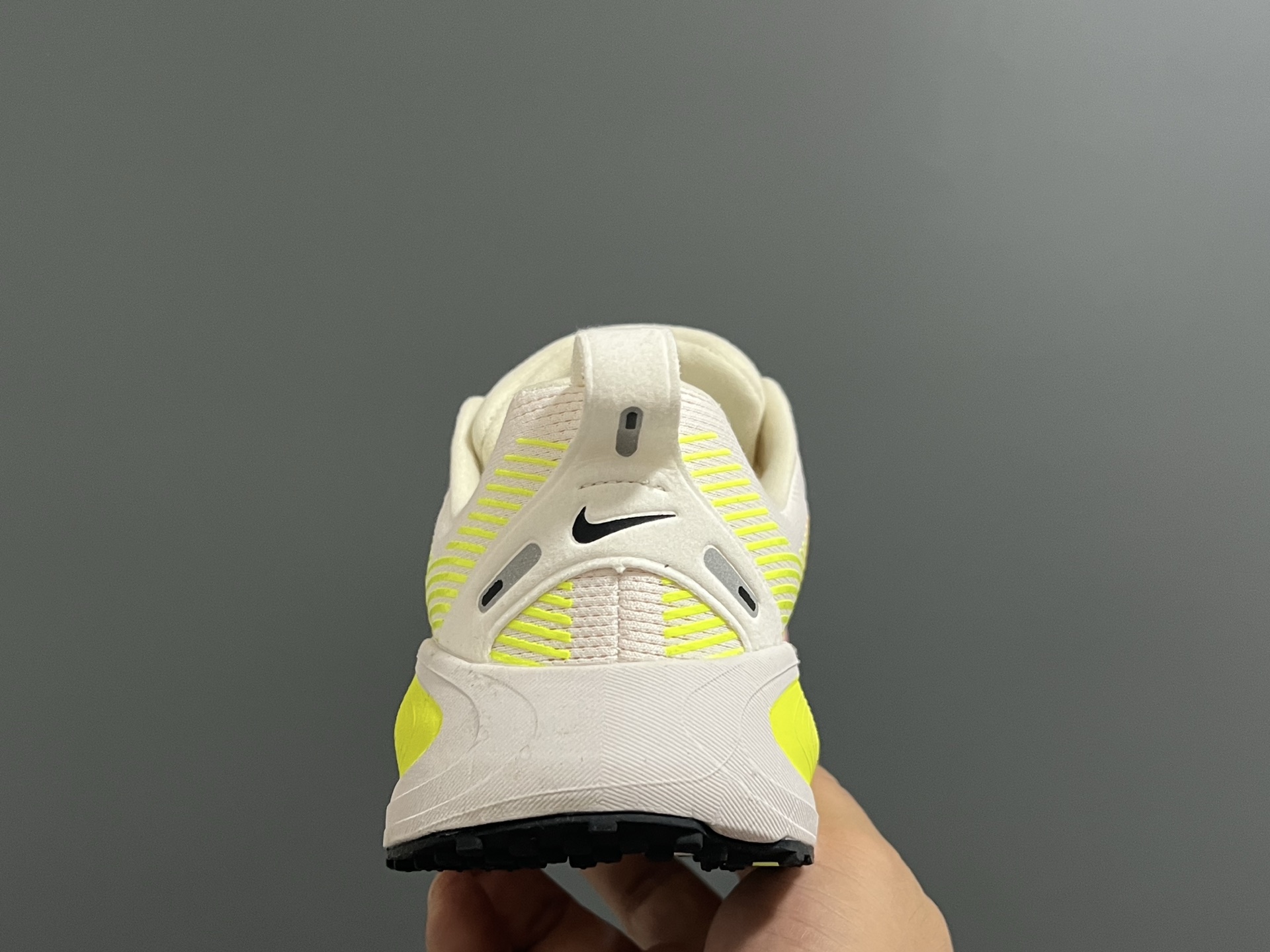 图片[7]-海外版NK新款迈柔儿童运动跑步鞋 尺码：28-37码 专柜同步新款🆕 优质面料拼接☁️ 透气又舒适✌🏻 原装耐磨防滑大底，满足日常运动需求👍🏻 开学超合适❤️-选品中心