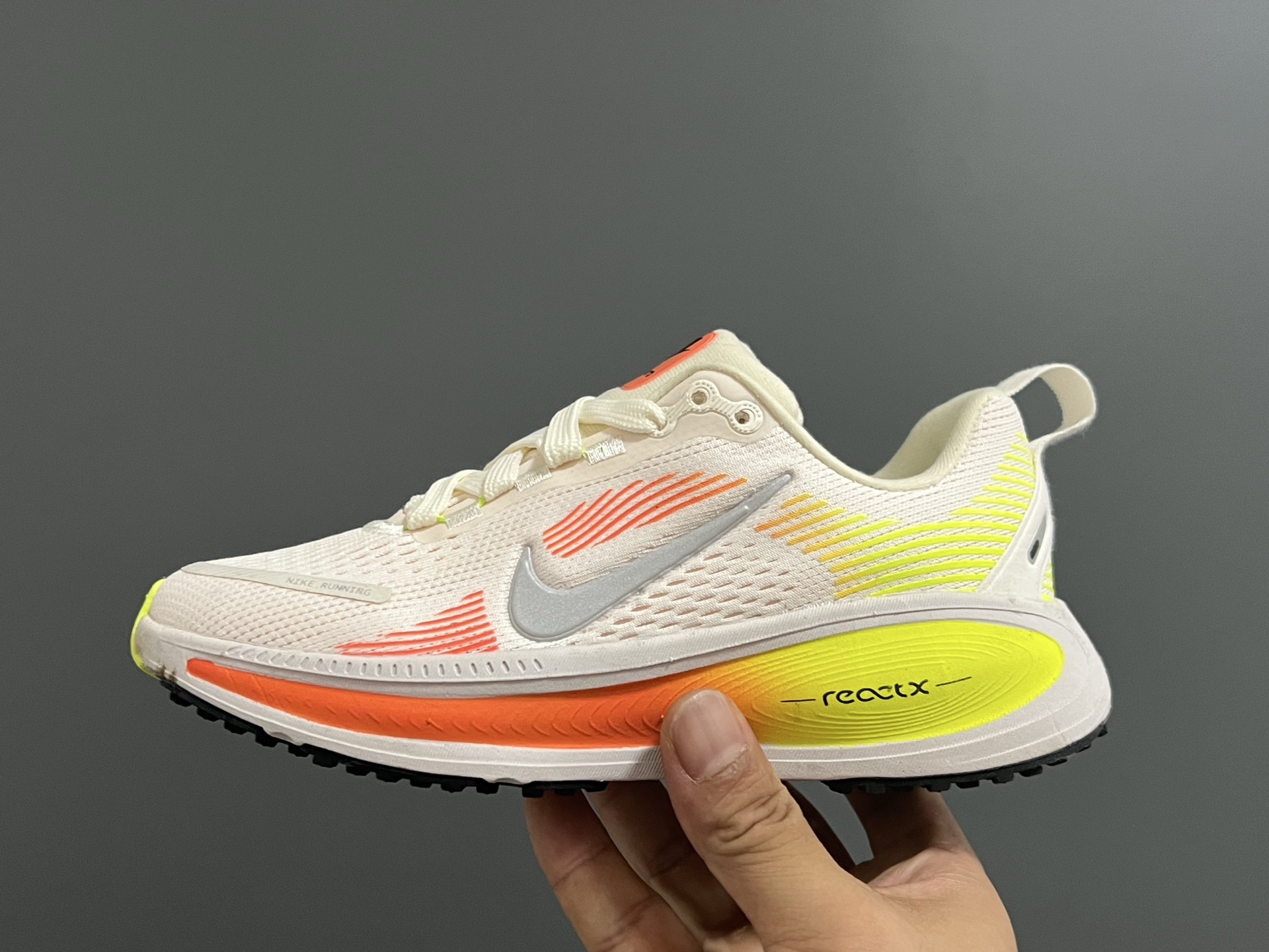 图片[4]-海外版NK新款迈柔儿童运动跑步鞋 尺码：28-37码 专柜同步新款🆕 优质面料拼接☁️ 透气又舒适✌🏻 原装耐磨防滑大底，满足日常运动需求👍🏻 开学超合适❤️-选品中心