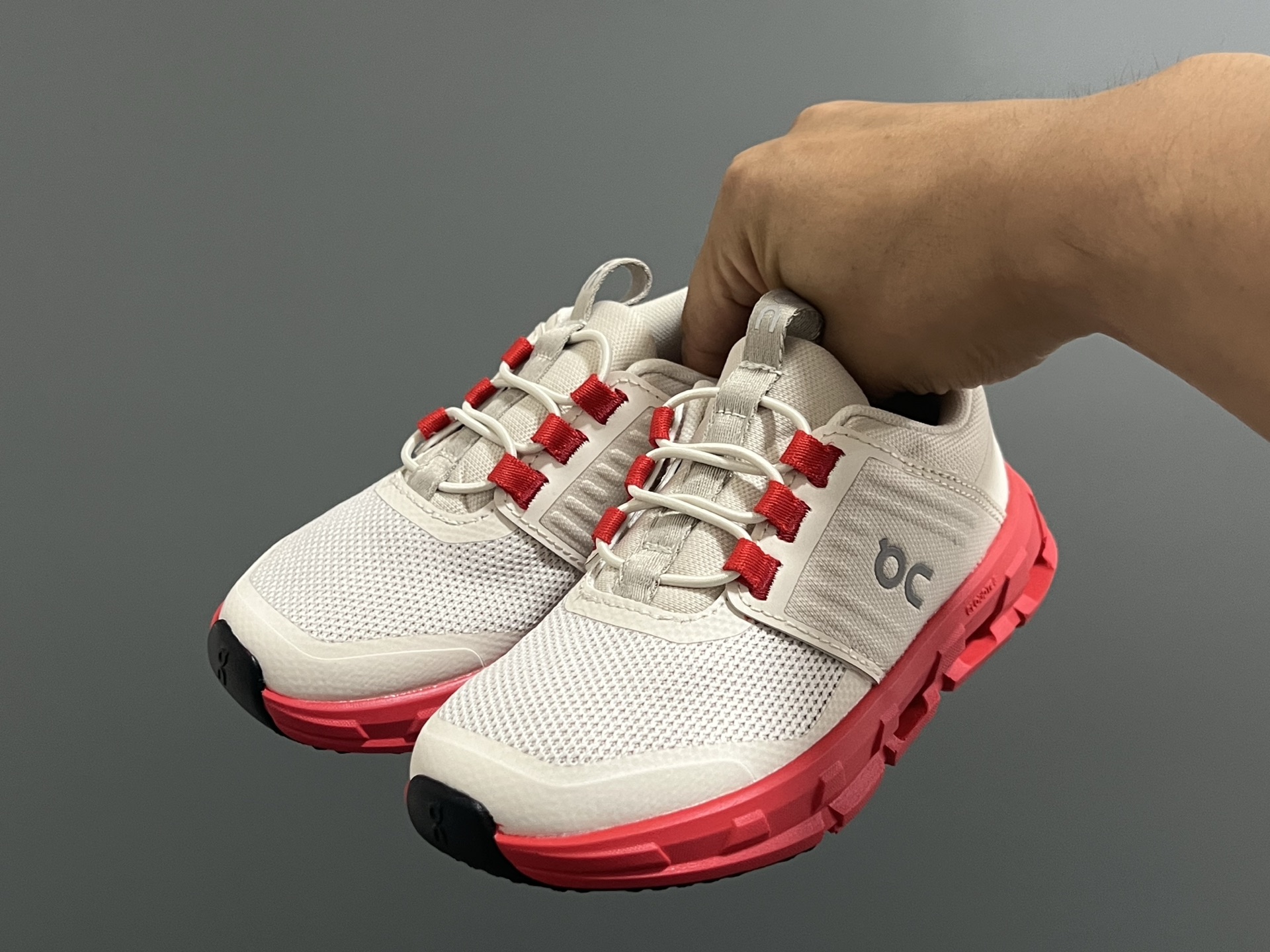 图片[2]-昂跑新款云朵cloudswift Kids松紧带儿童运动鞋26-37码 明星力荐童款👍🏻松紧带设计，穿脱方便✌🏻云朵般柔软大底，脚感超赞✅-选品中心